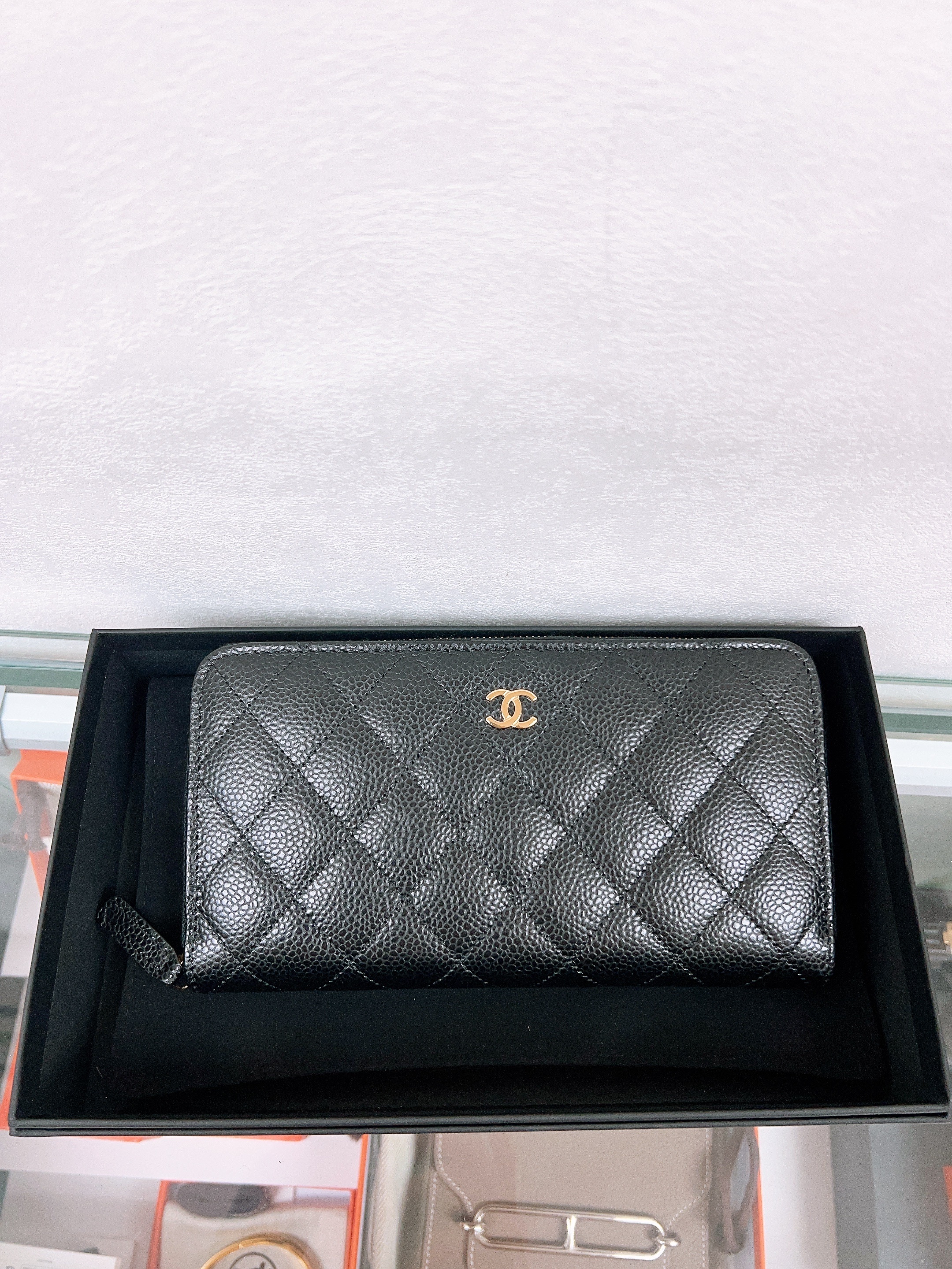 *Unused* Chanel zipped long wallet (black caviar/ GHW)