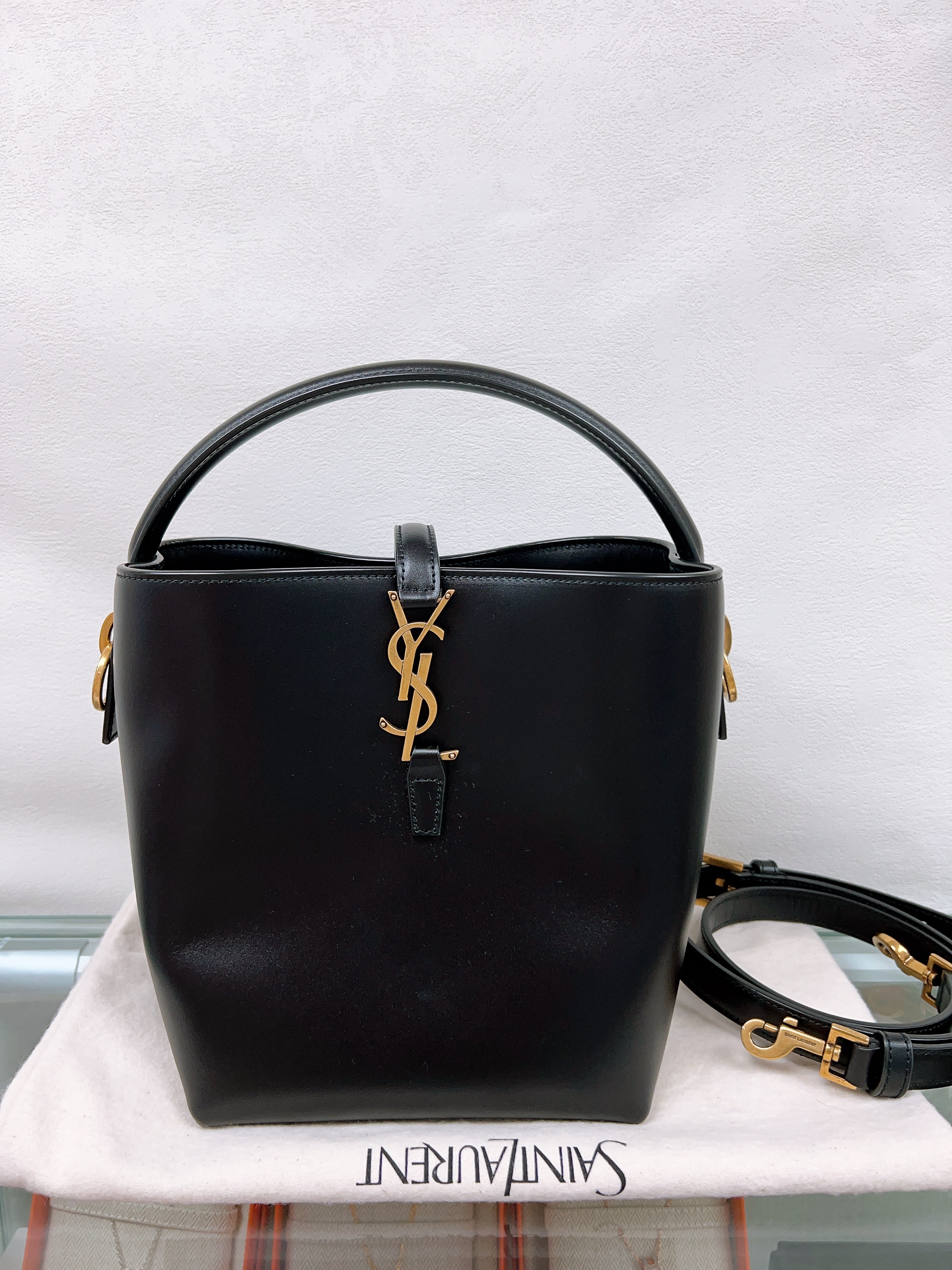 *Unused* YSL Saint Laurent le 37 bucket small black