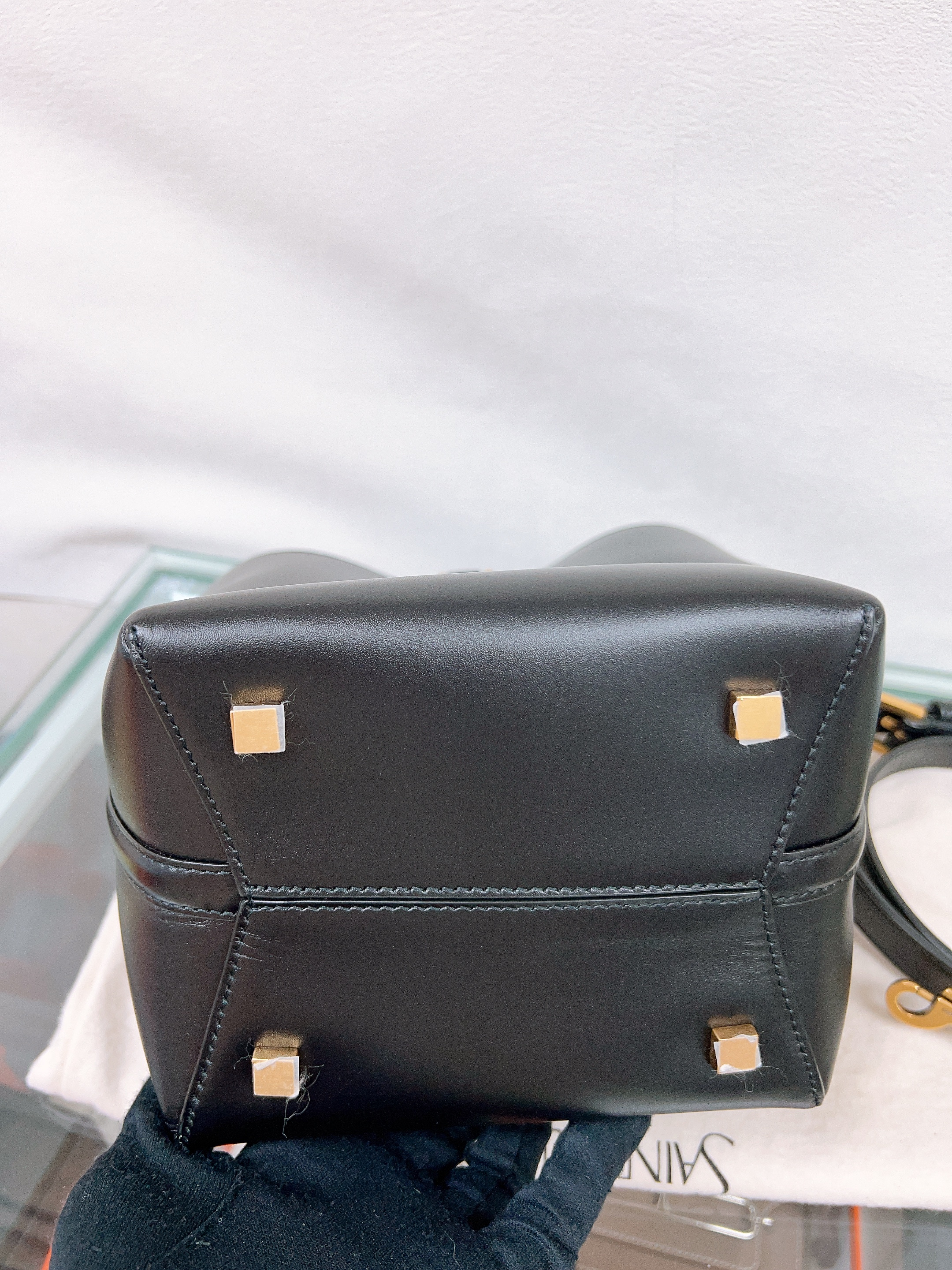 *Unused* YSL Saint Laurent le 37 bucket small black