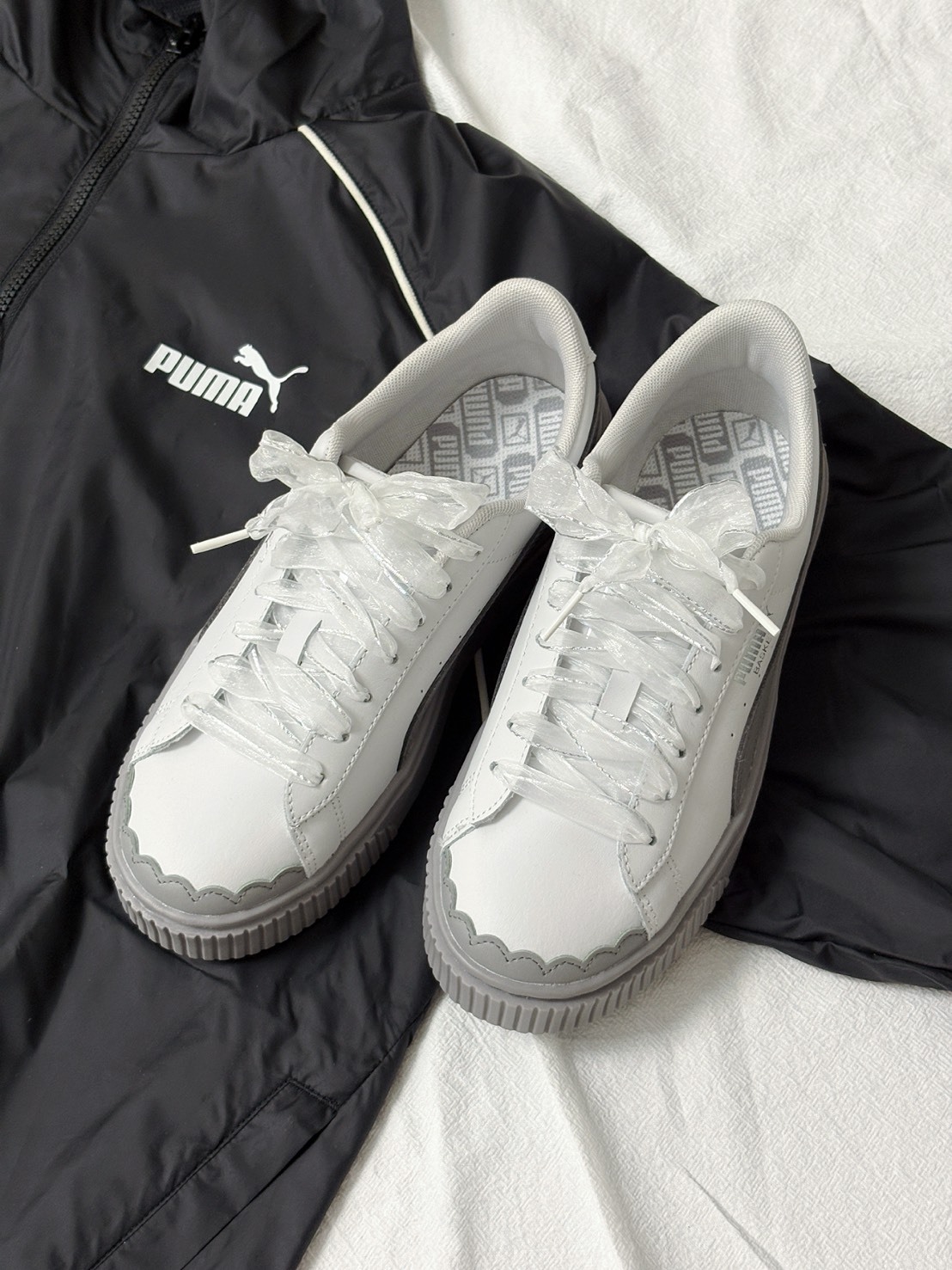 PUMA MOSTRO 緞帶花苞厚底板鞋 灰色 404157-01