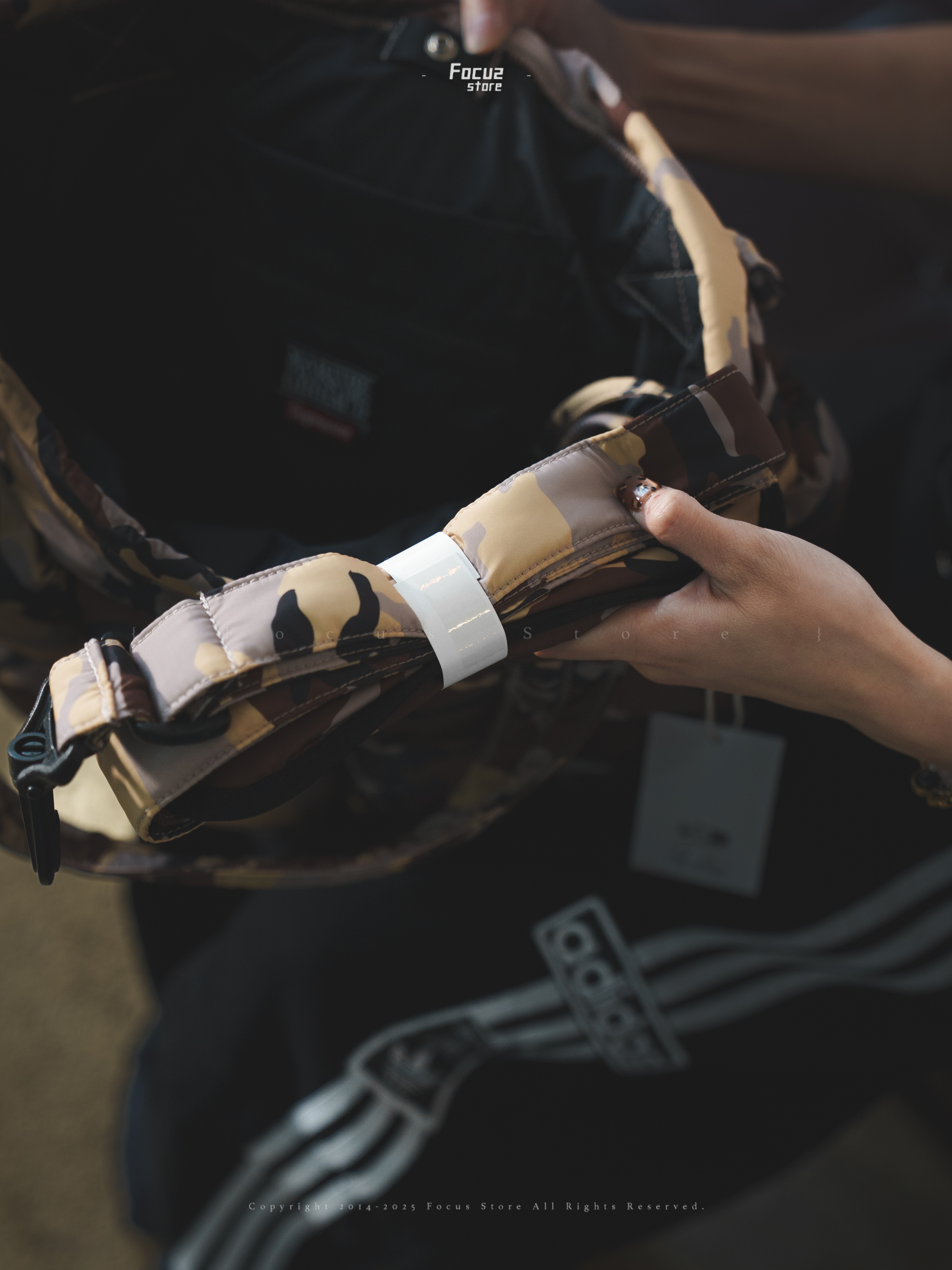 バッグ Supreme x Marithe + Francois Girbaud Supreme®/Marithé + François Girbaud 🔥 Dropping: 04/03/2025 Follow