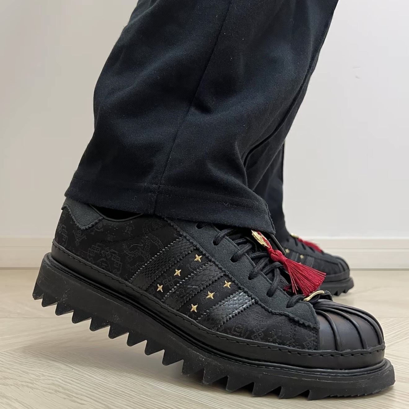 CLOT x ADIDAS SUPERSTAR LUNAR NEW YEAR 蛇年 黑金 黑色 正裝皮鞋 經典 休閒鞋 JR5114