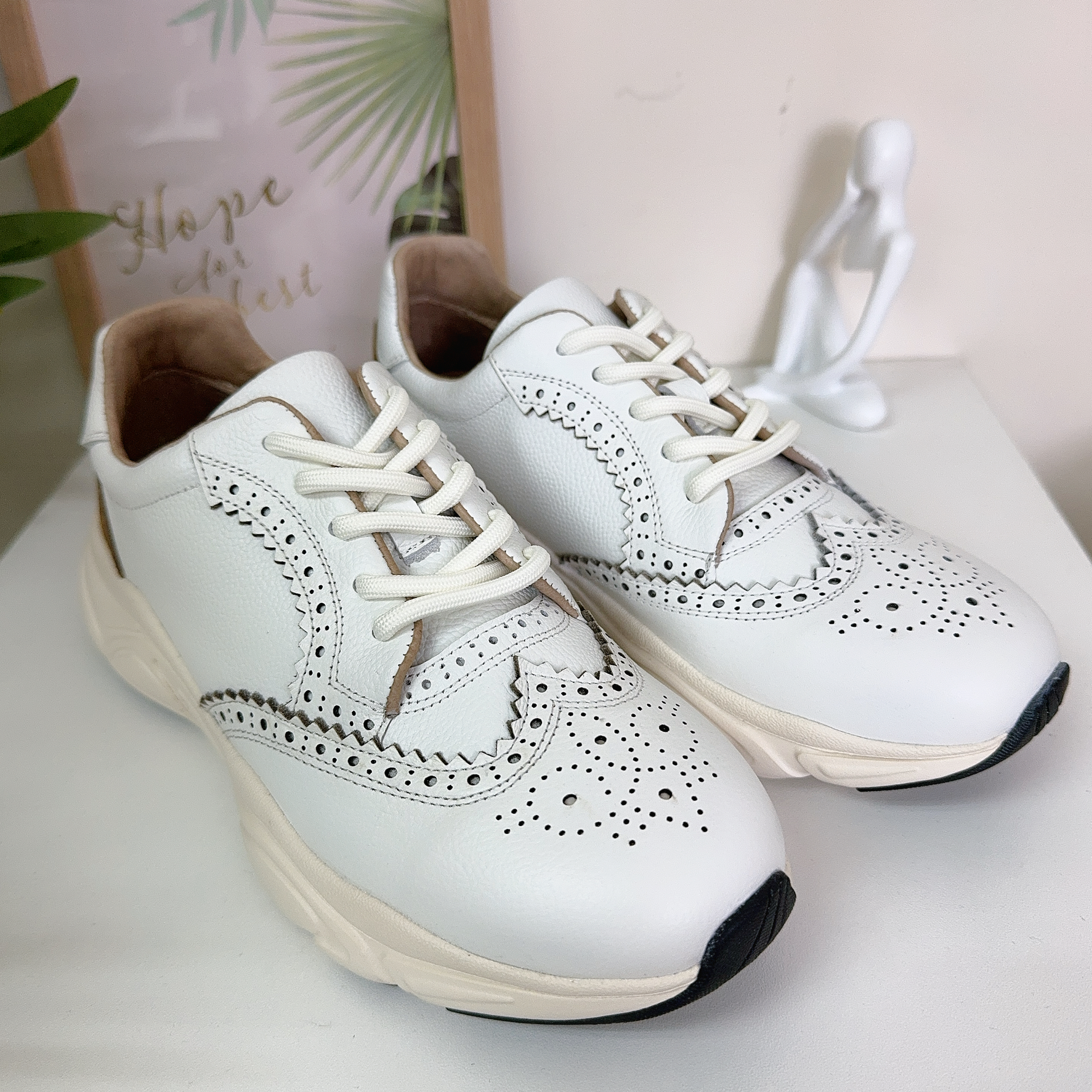 (H) 意大利羊皮通花粗綁帶圓頭鞋  (後高1.5吋) (正常碼 ）106-1 #2803