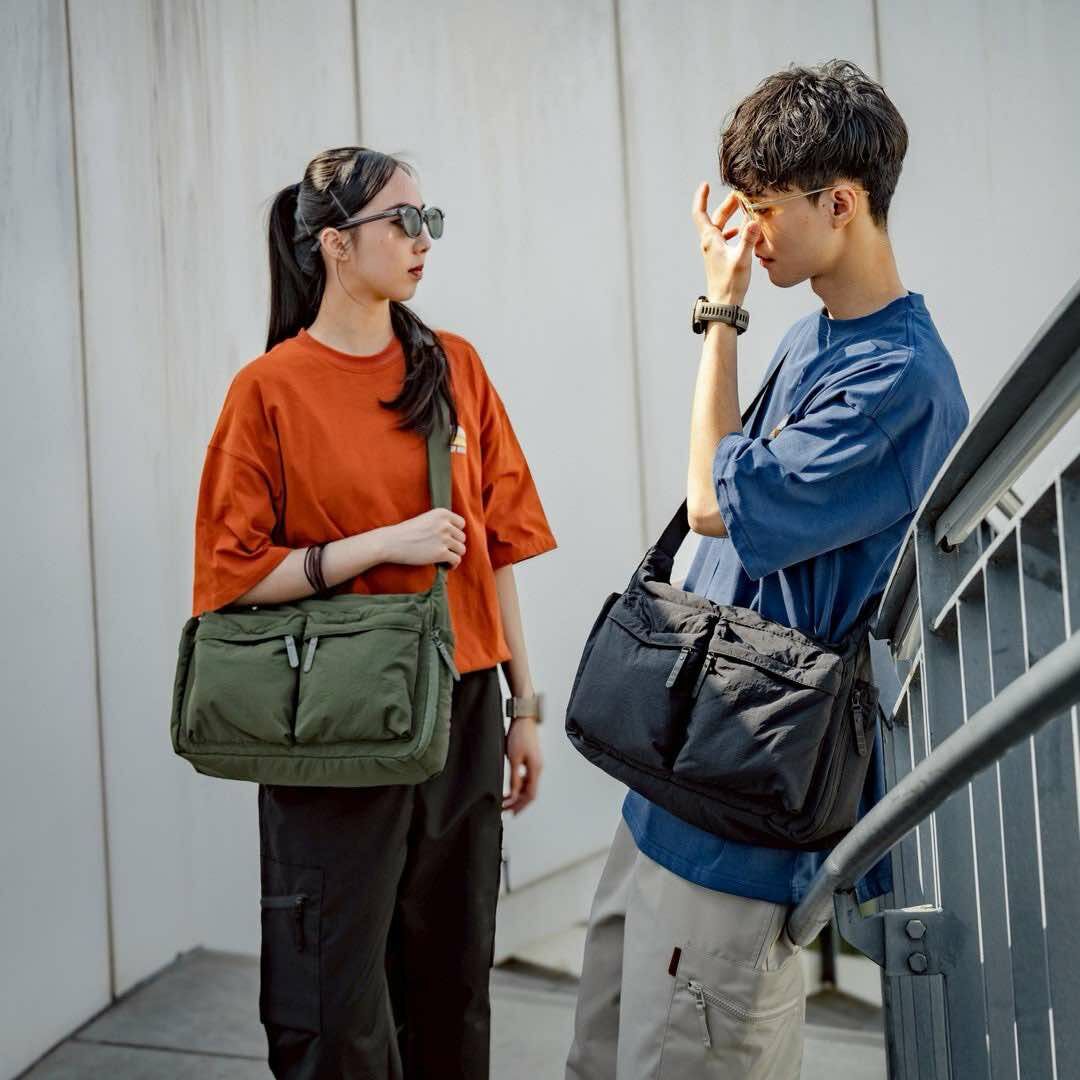 BG01 防潑水多口袋方格紋側背包