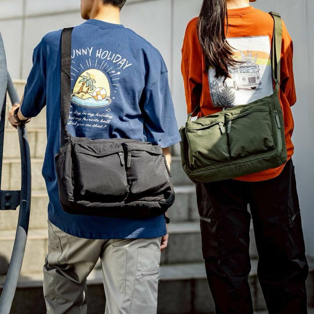 BG01 防潑水多口袋方格紋側背包