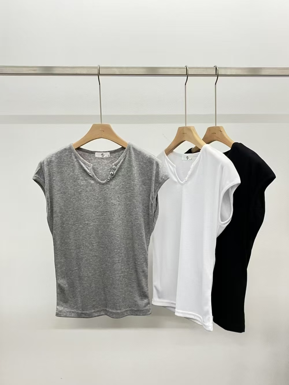 MK4205 小V領口棉質無袖上衣 *特價* (優惠碼同充值購物金不適用)