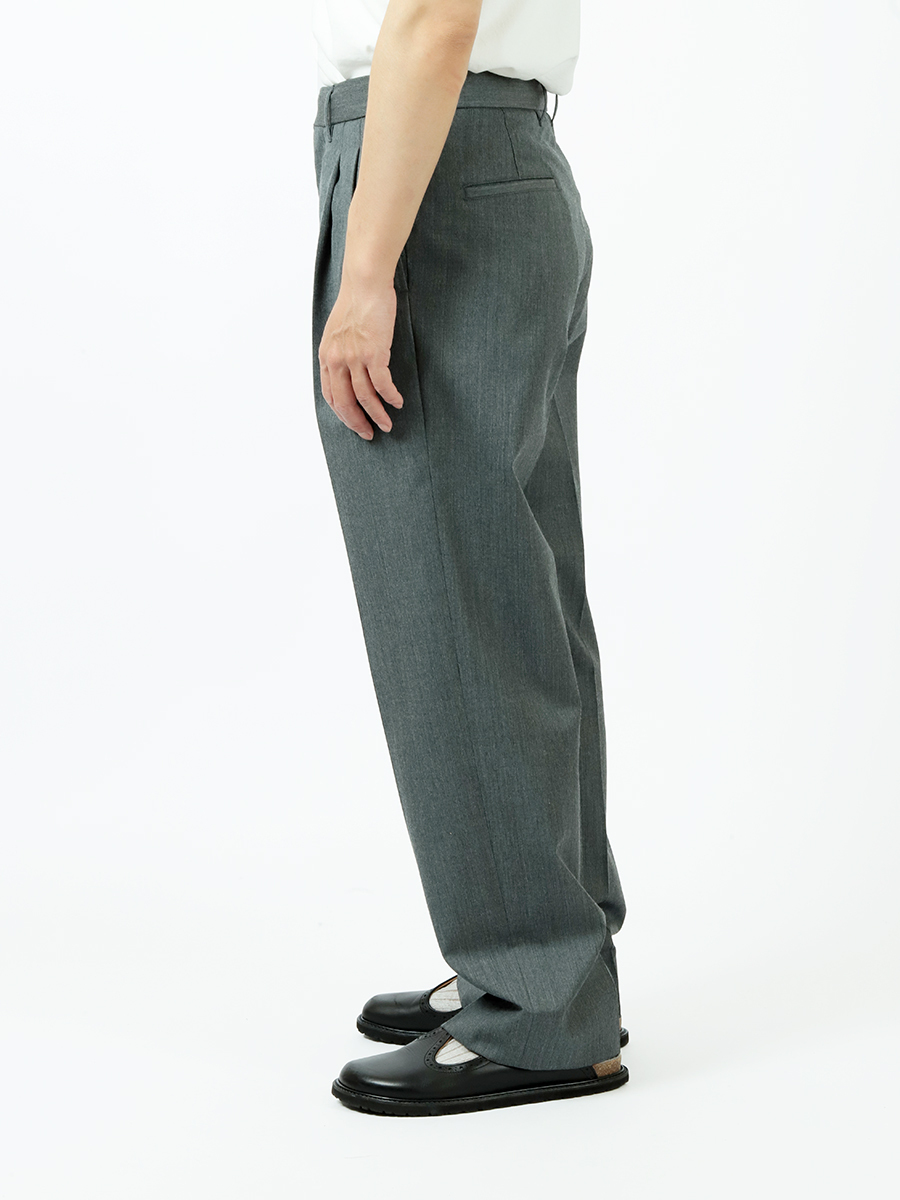 Benine Standard Wool Gabardine Two-Tuck Slacks Gray