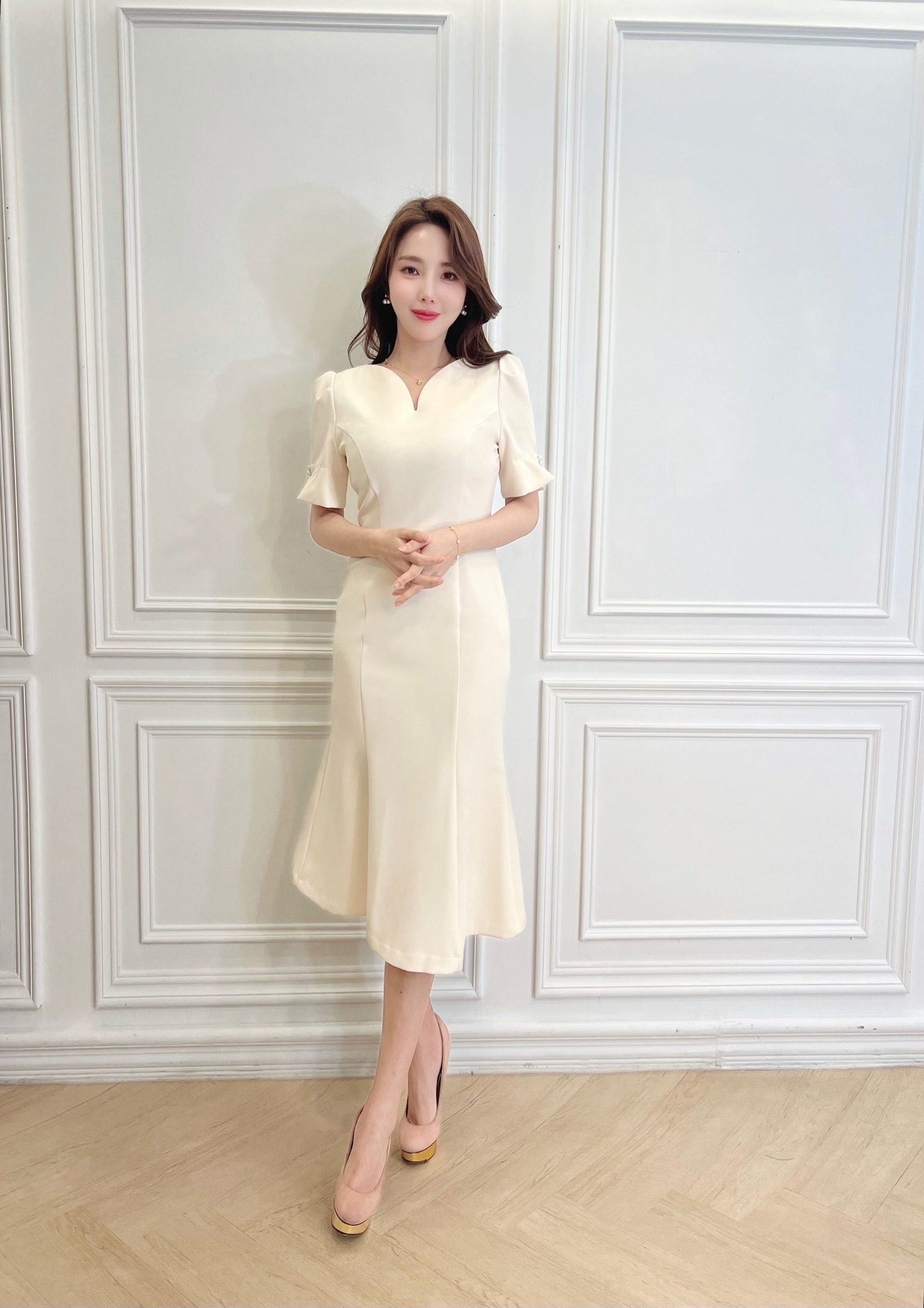 優雅弧型領魚尾洋裝