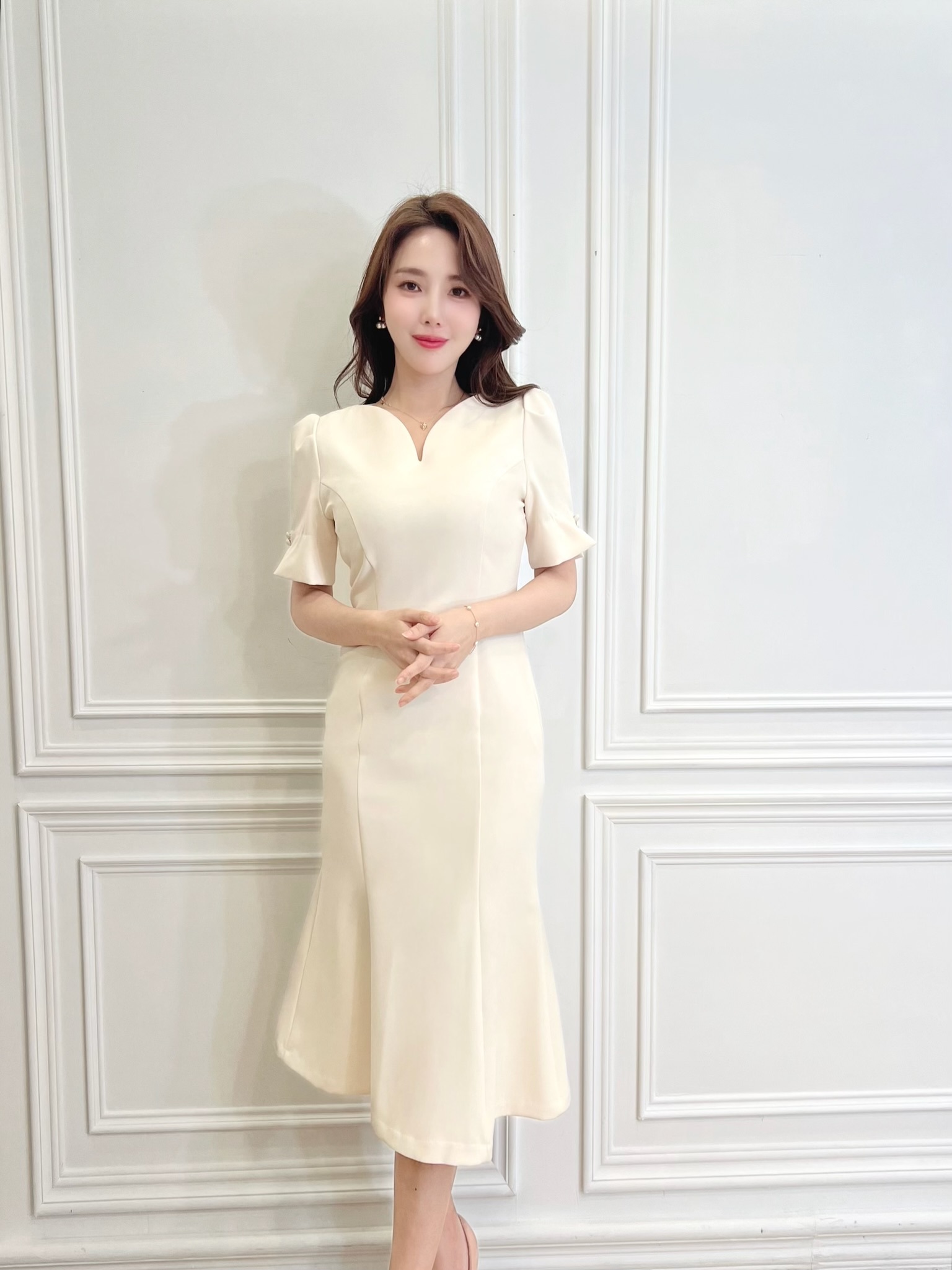 優雅弧型領魚尾洋裝