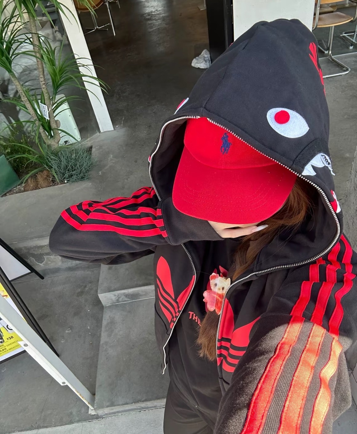 紅黑條紋連帽外套｜猿人聯名時尚夯品