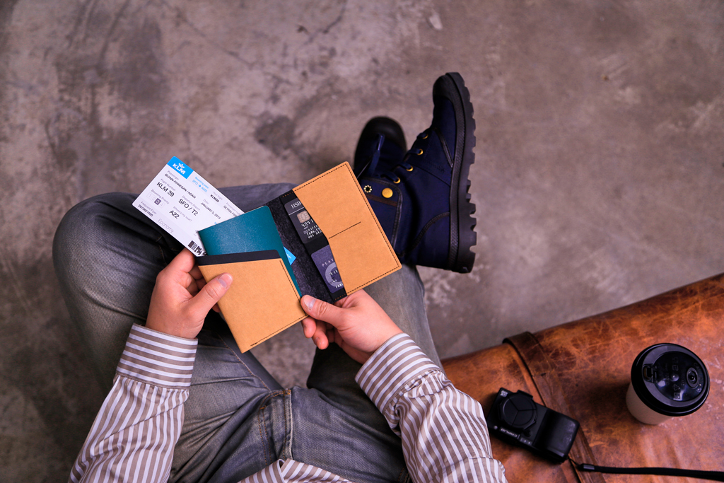 適合留學與Gap Year畢業生的護照收納夾，環保材質設計