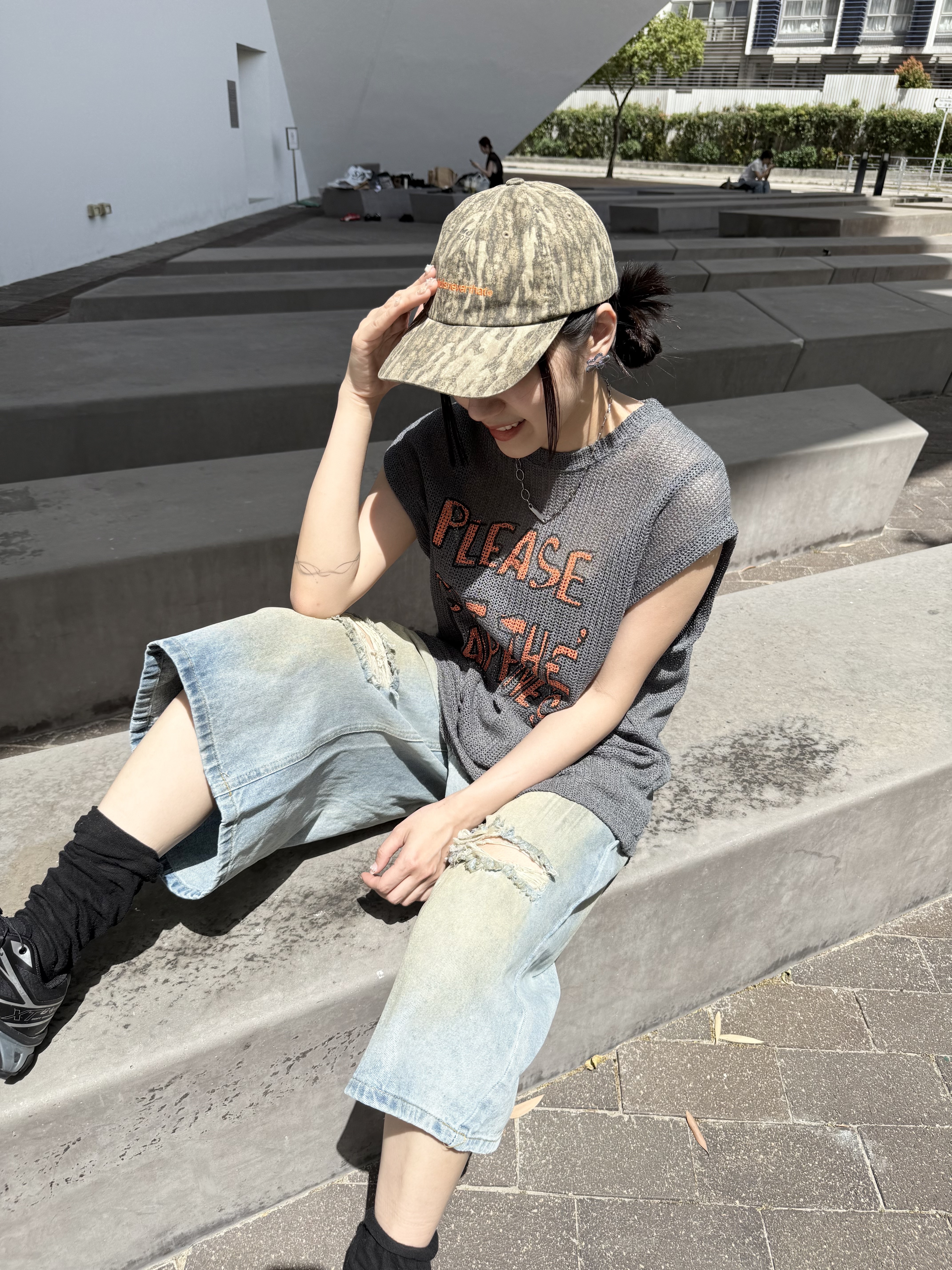 特色刷色爛牛仔中褲