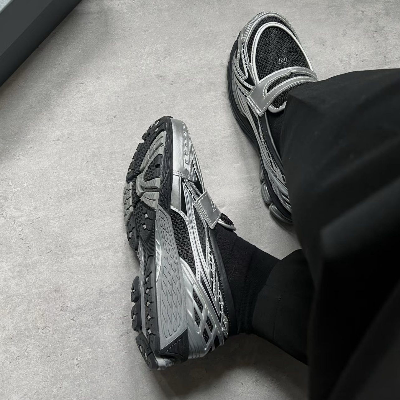 New balance NB U1906 "Silver Metallic Black" 復古 黑銀色麂皮樂福鞋 懶人鞋 U1906LOC