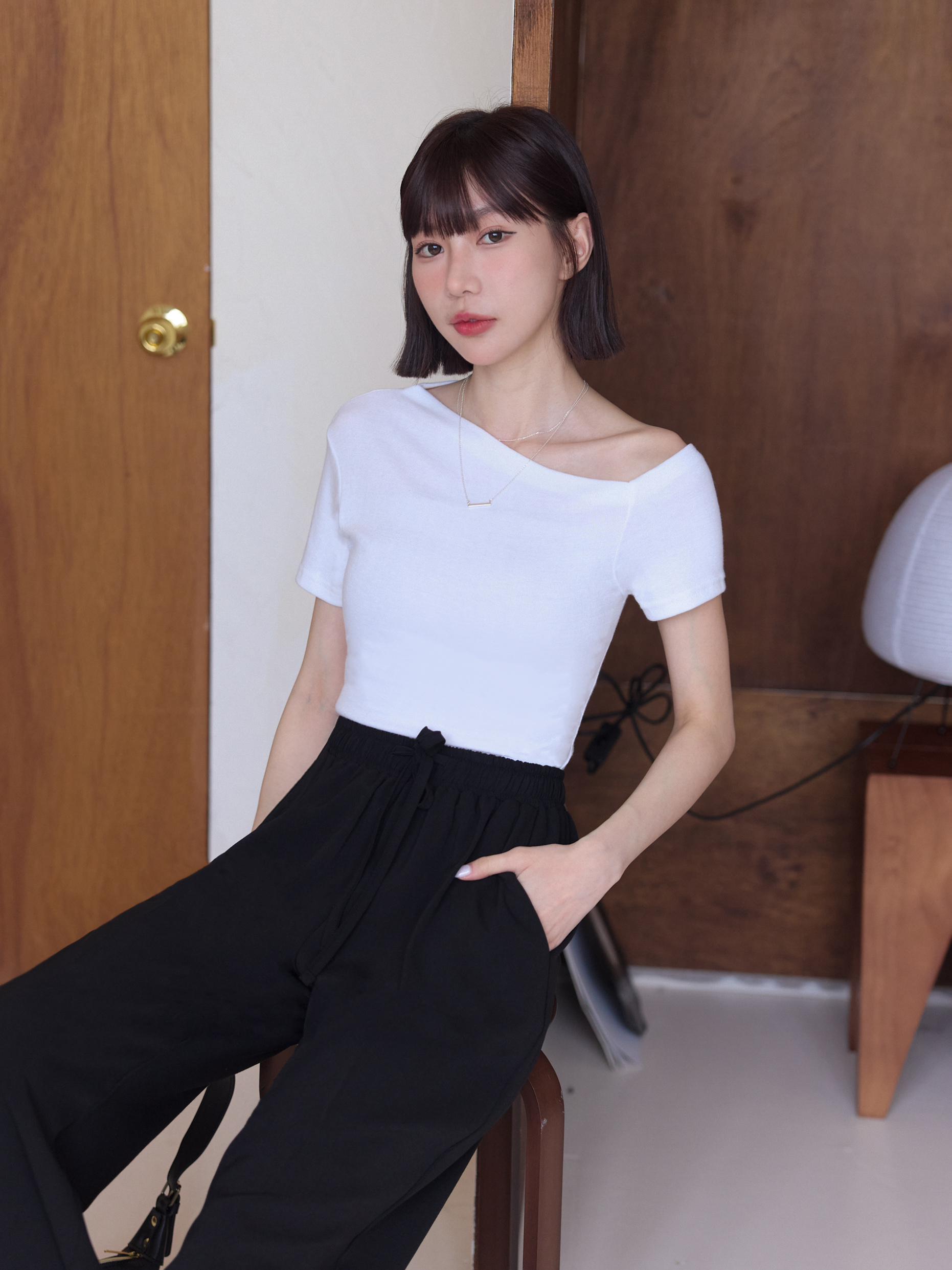 氣質單肩斜領彈性上衣