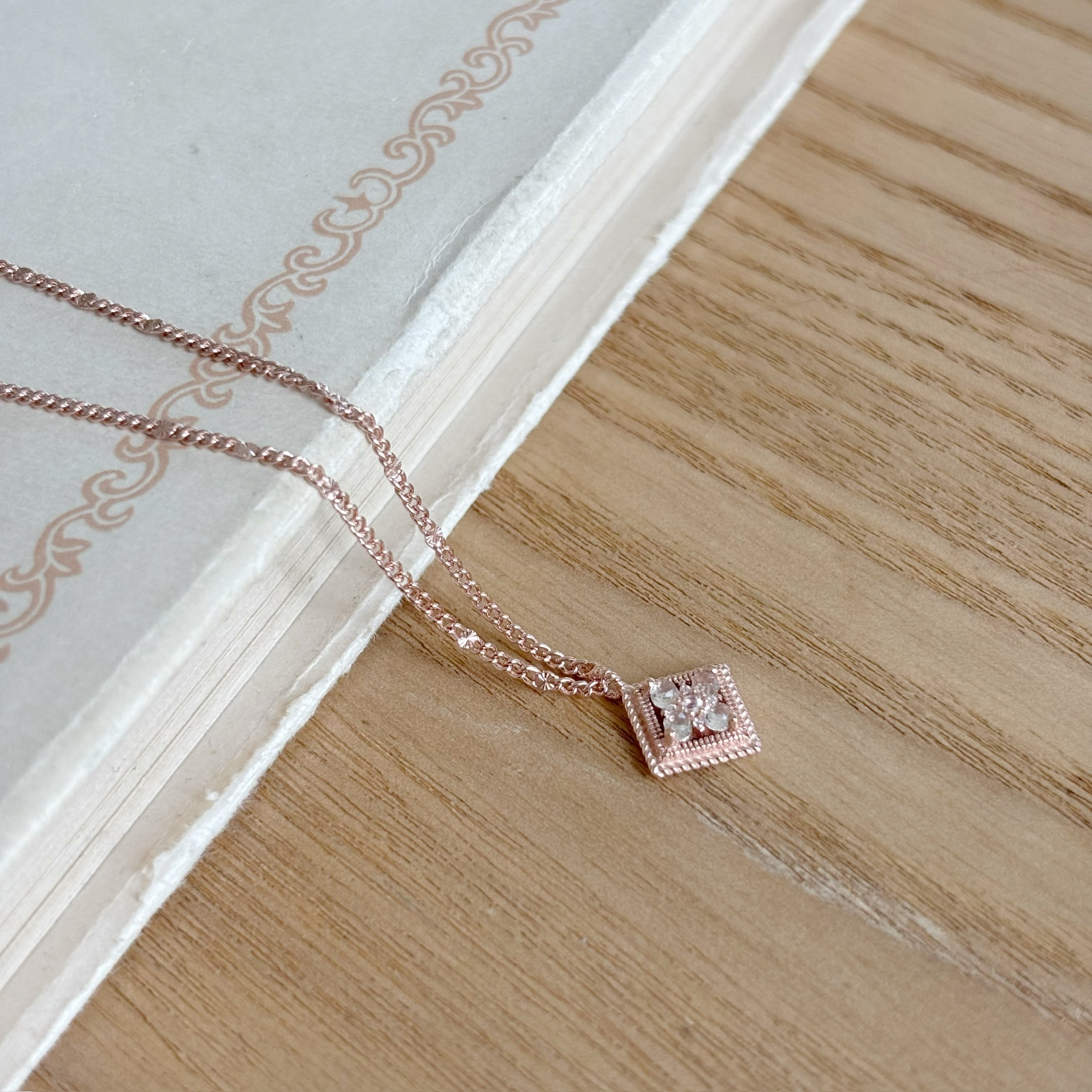 Frame白托帕月光石項鍊