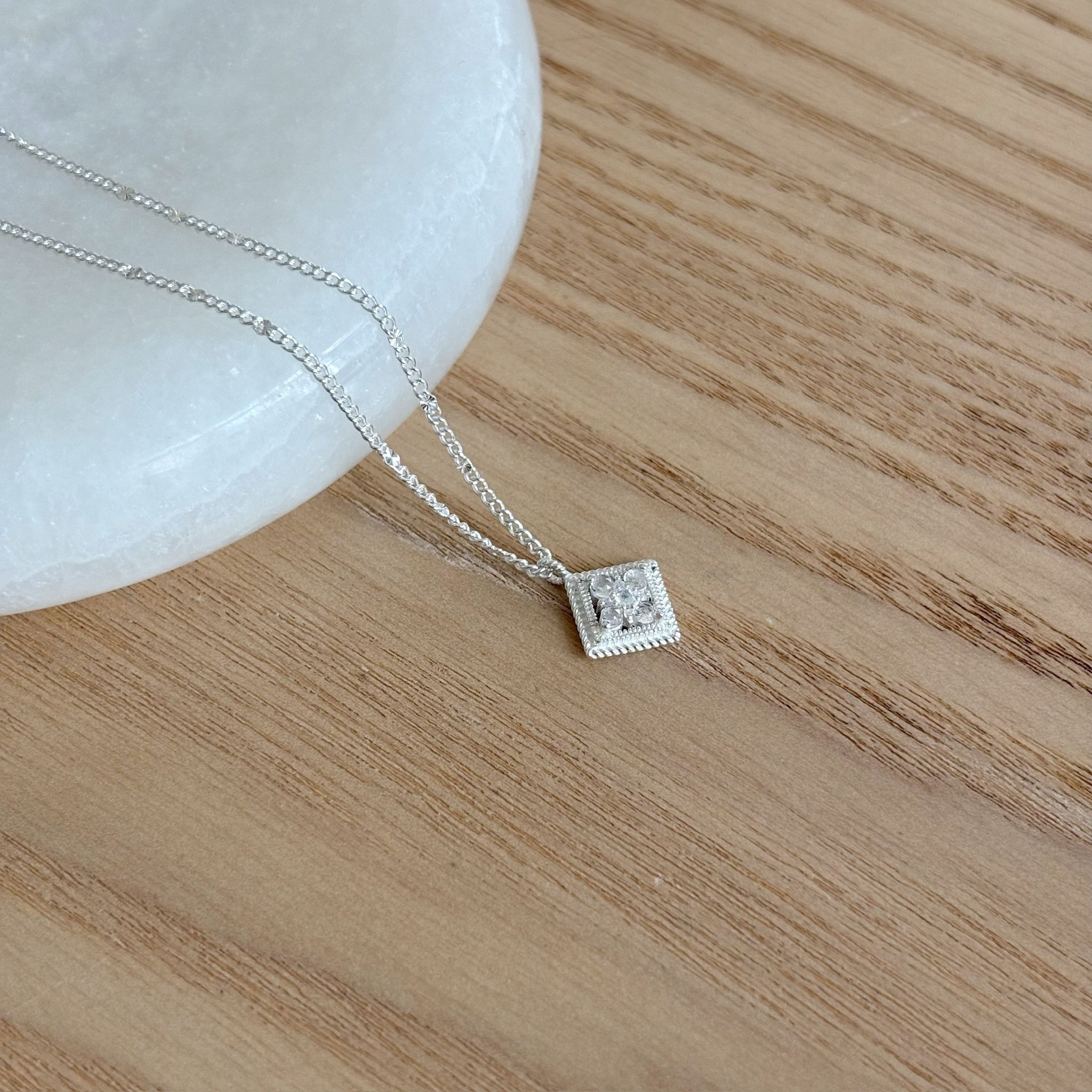 Frame白托帕月光石項鍊