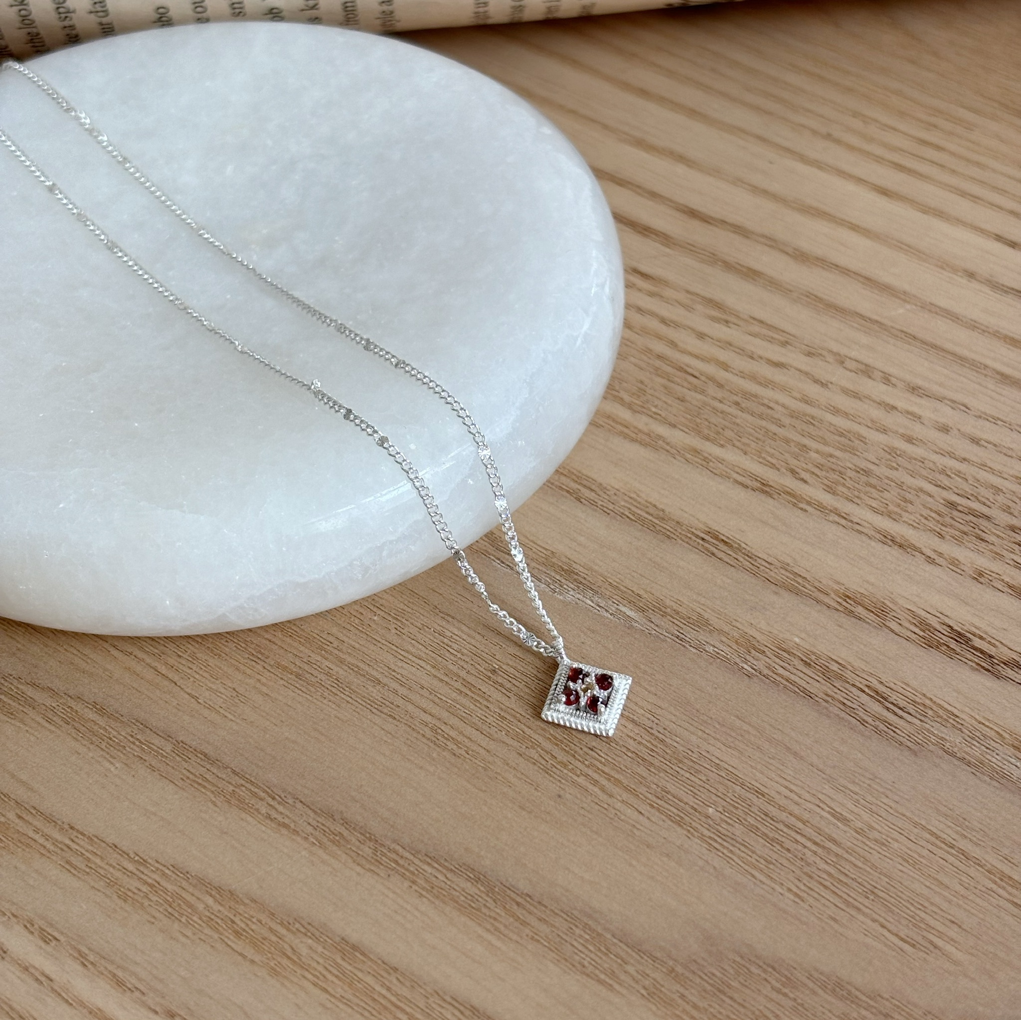 Frame石榴石黃水晶項鍊