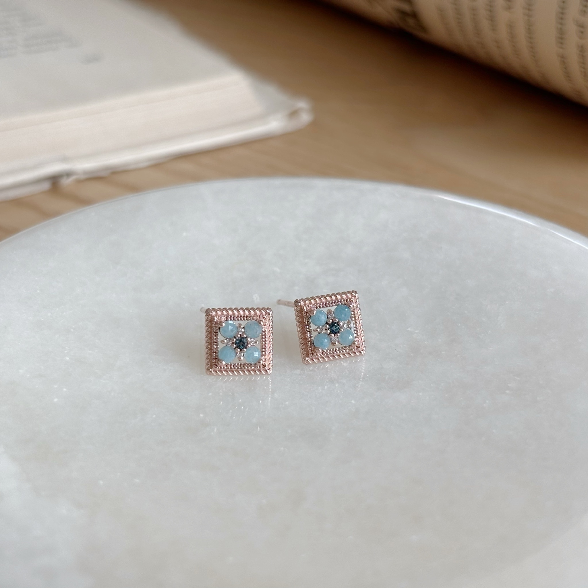 Frame水藍倫敦托帕石耳環