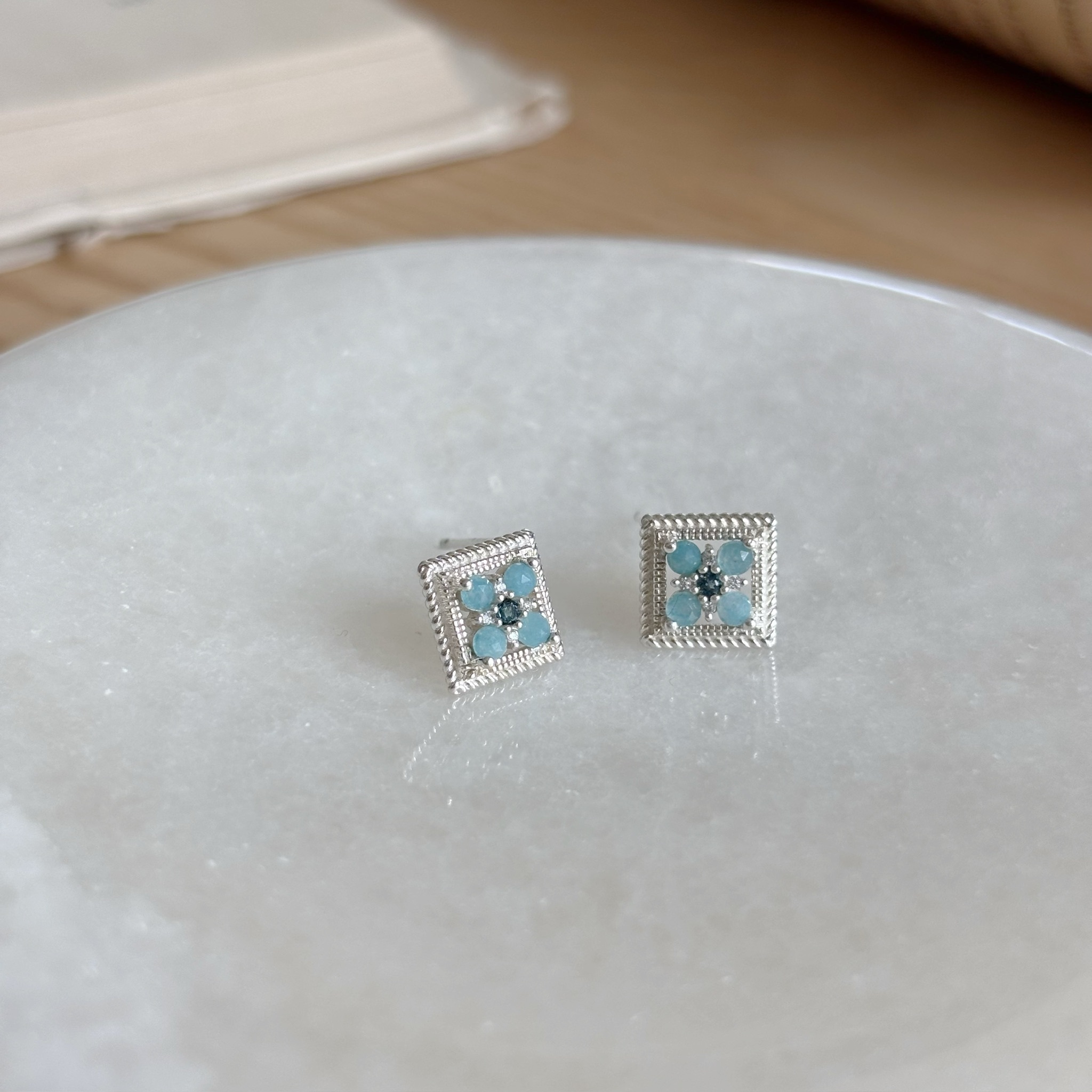 Frame水藍倫敦托帕石耳環