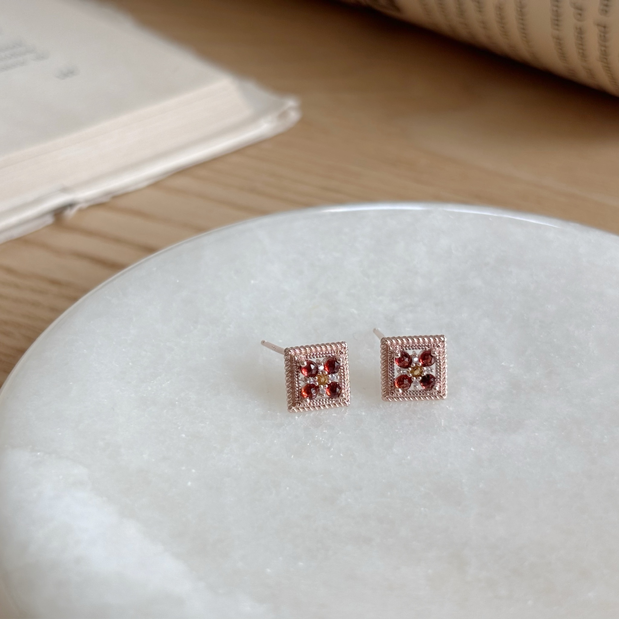 Frame石榴石黃水晶耳環