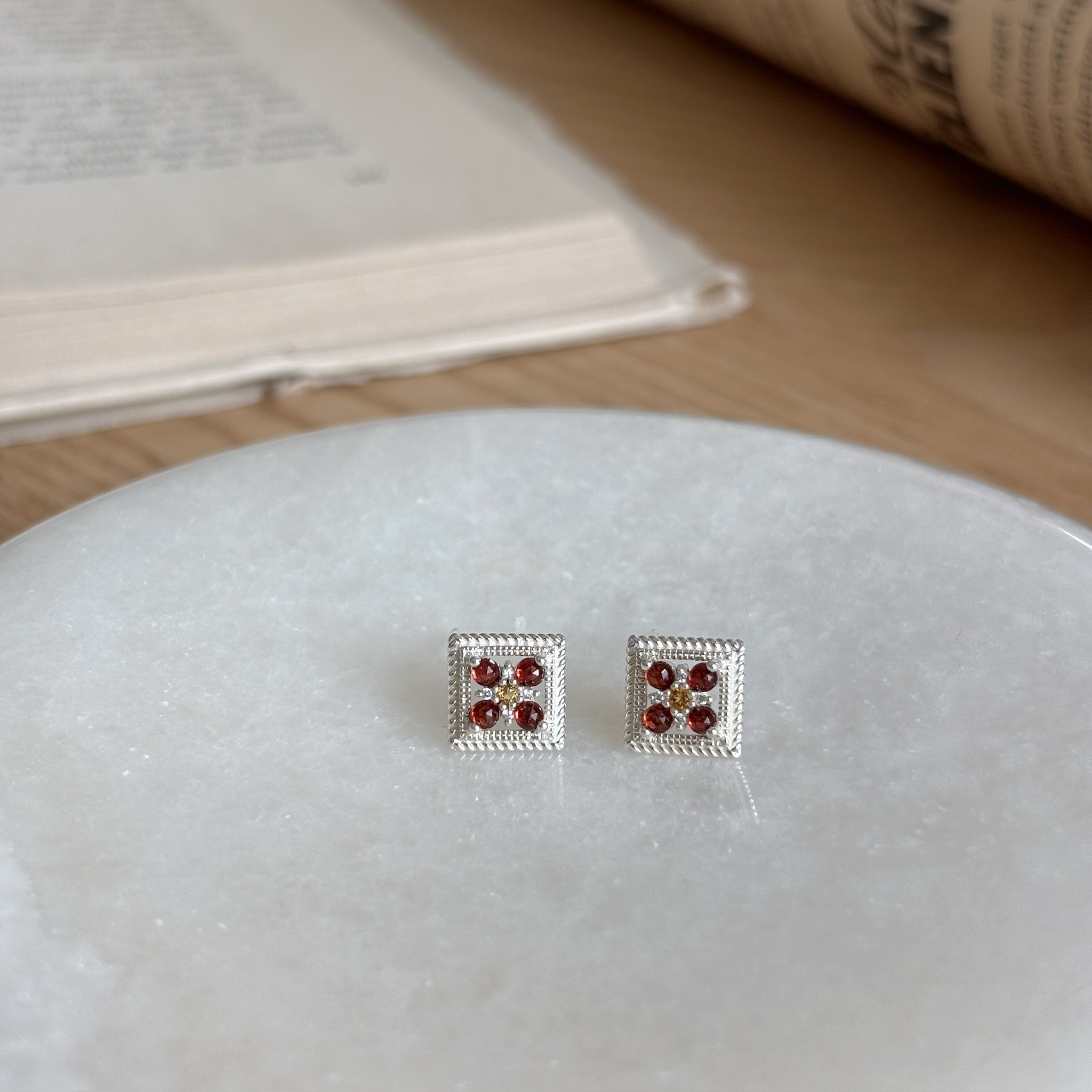 Frame石榴石黃水晶耳環