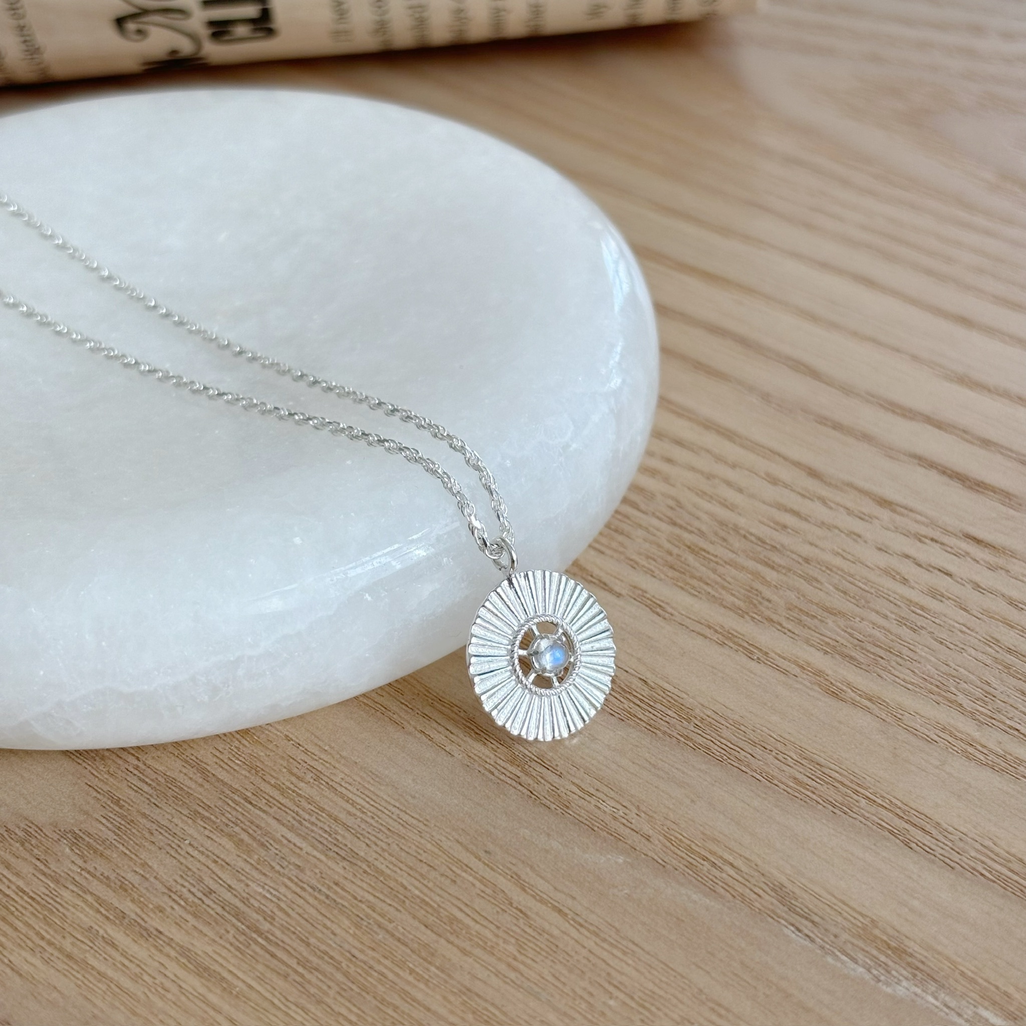 Sunflaire月光石水波紋項鍊