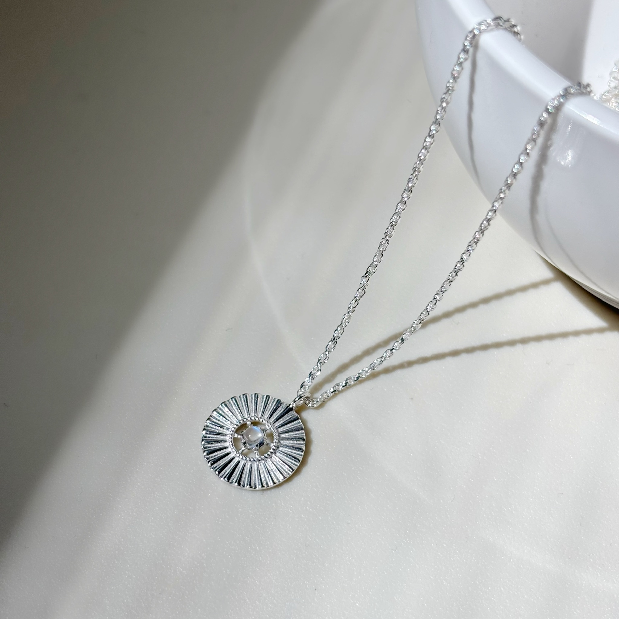 Sunflaire月光石水波紋項鍊