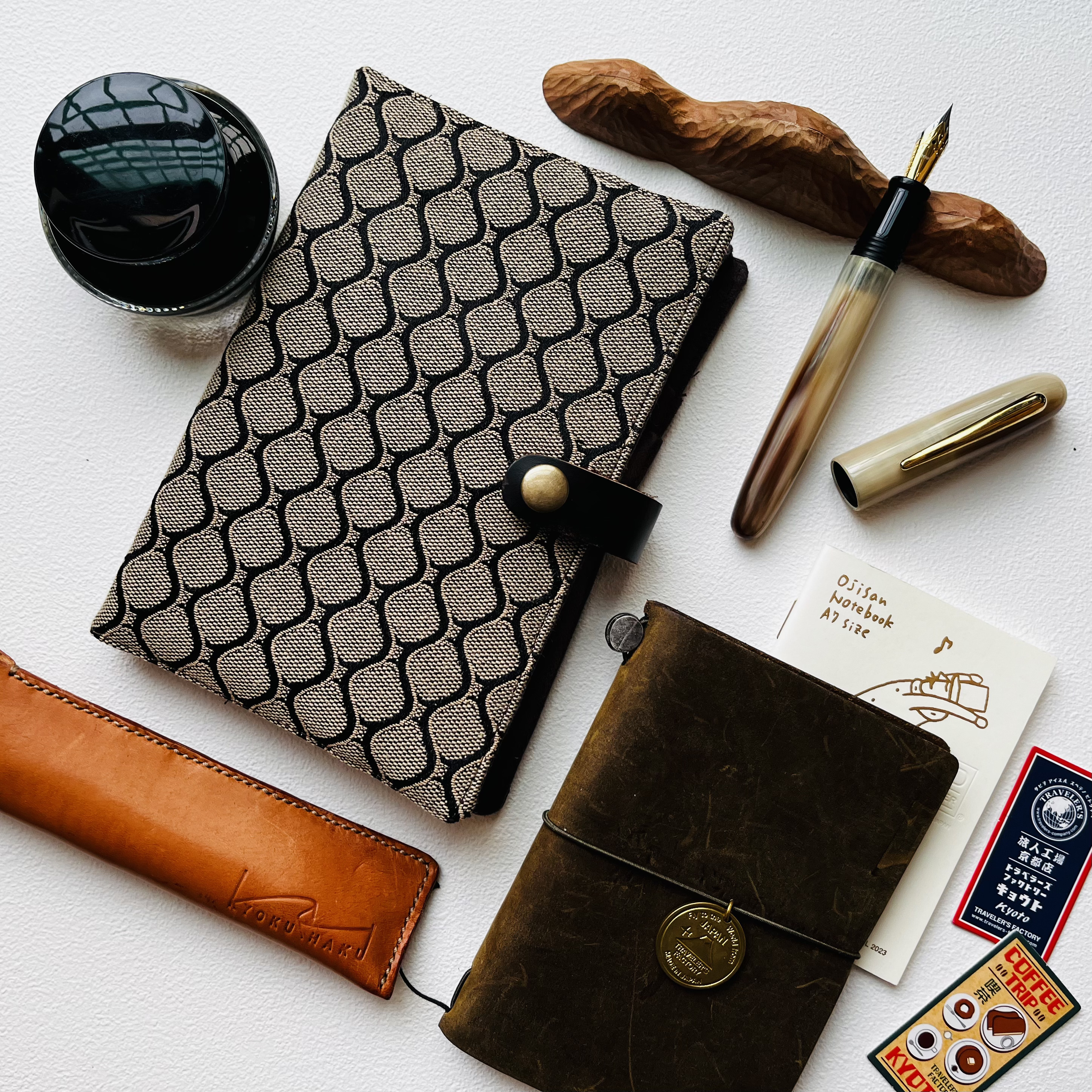 Kyokuhaku 4入筆袋-菱格/仿皮革