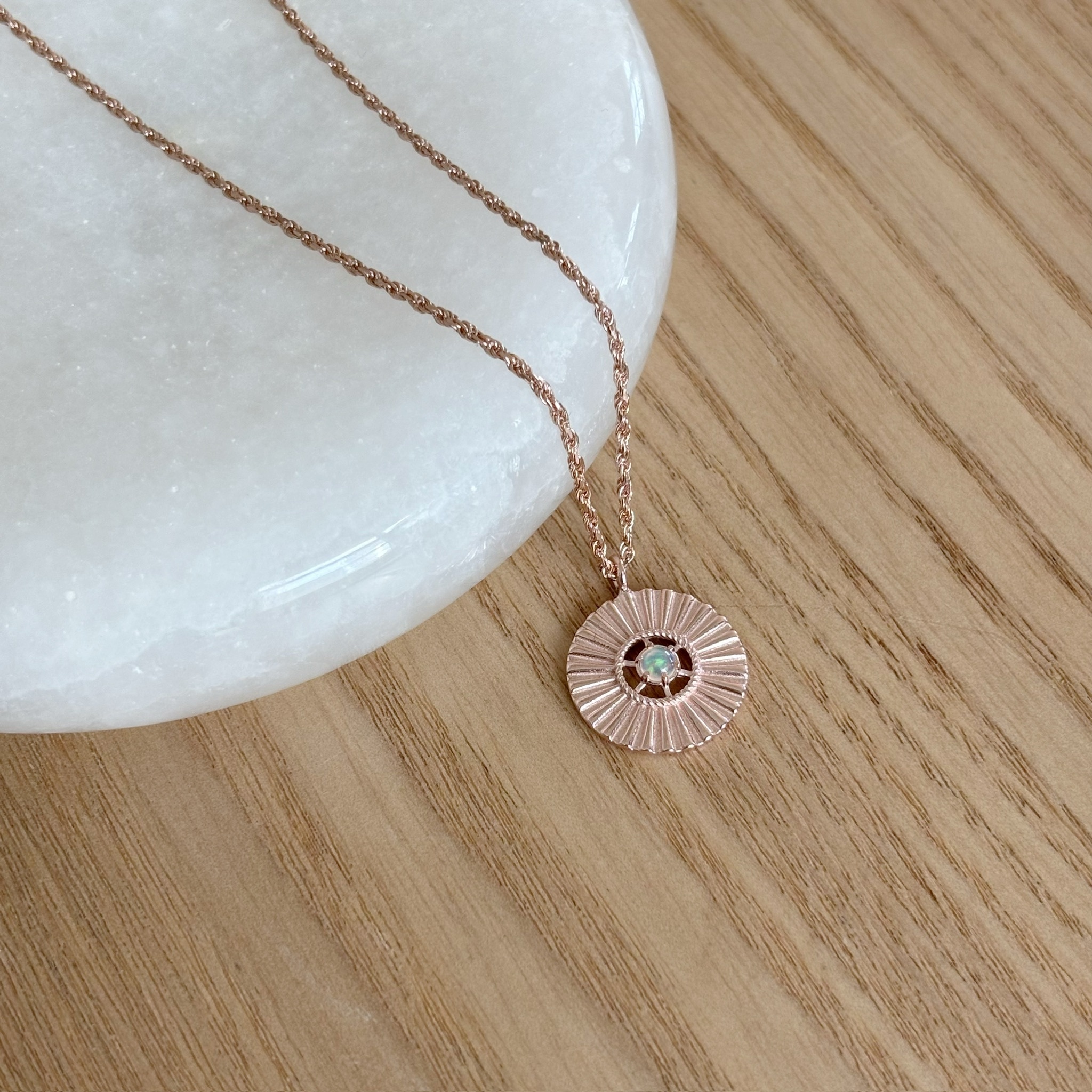 Sunflaire歐泊石水波紋項鍊