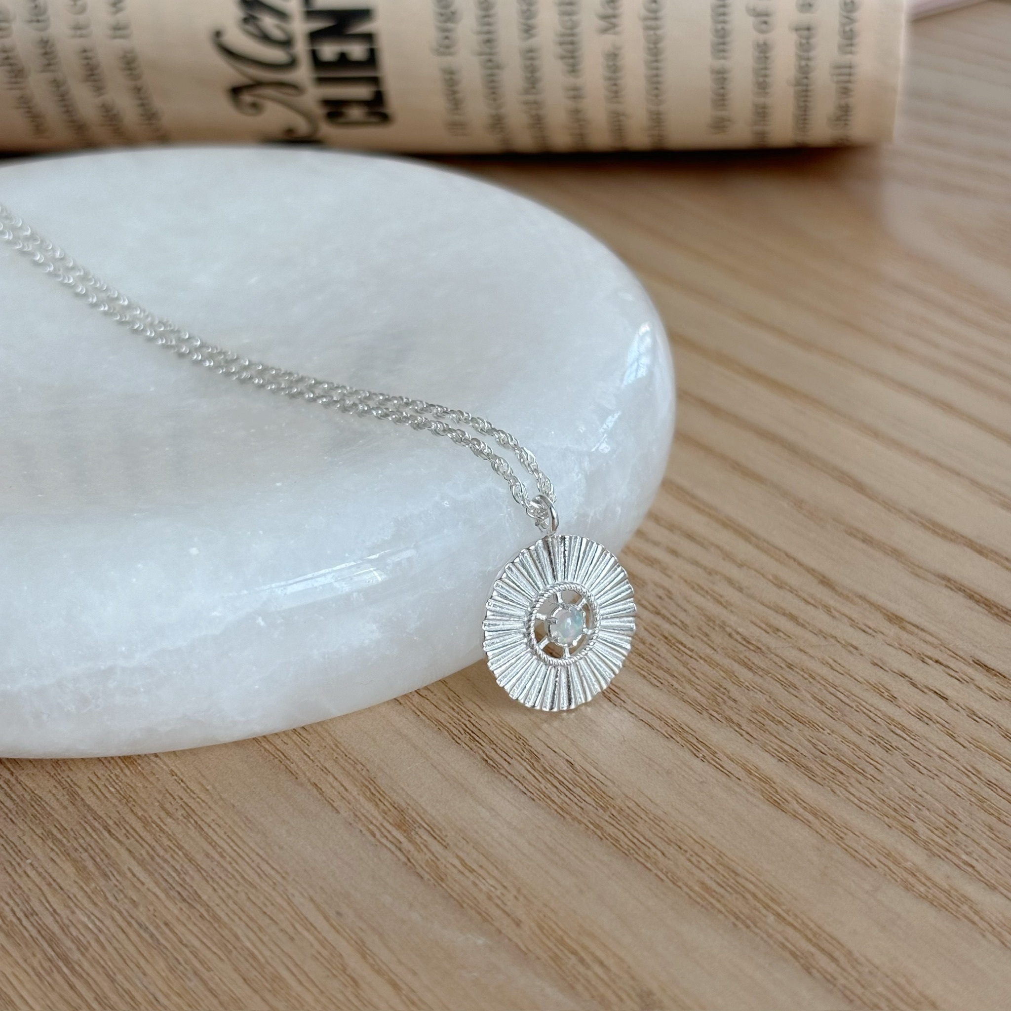 Sunflaire歐泊石水波紋項鍊