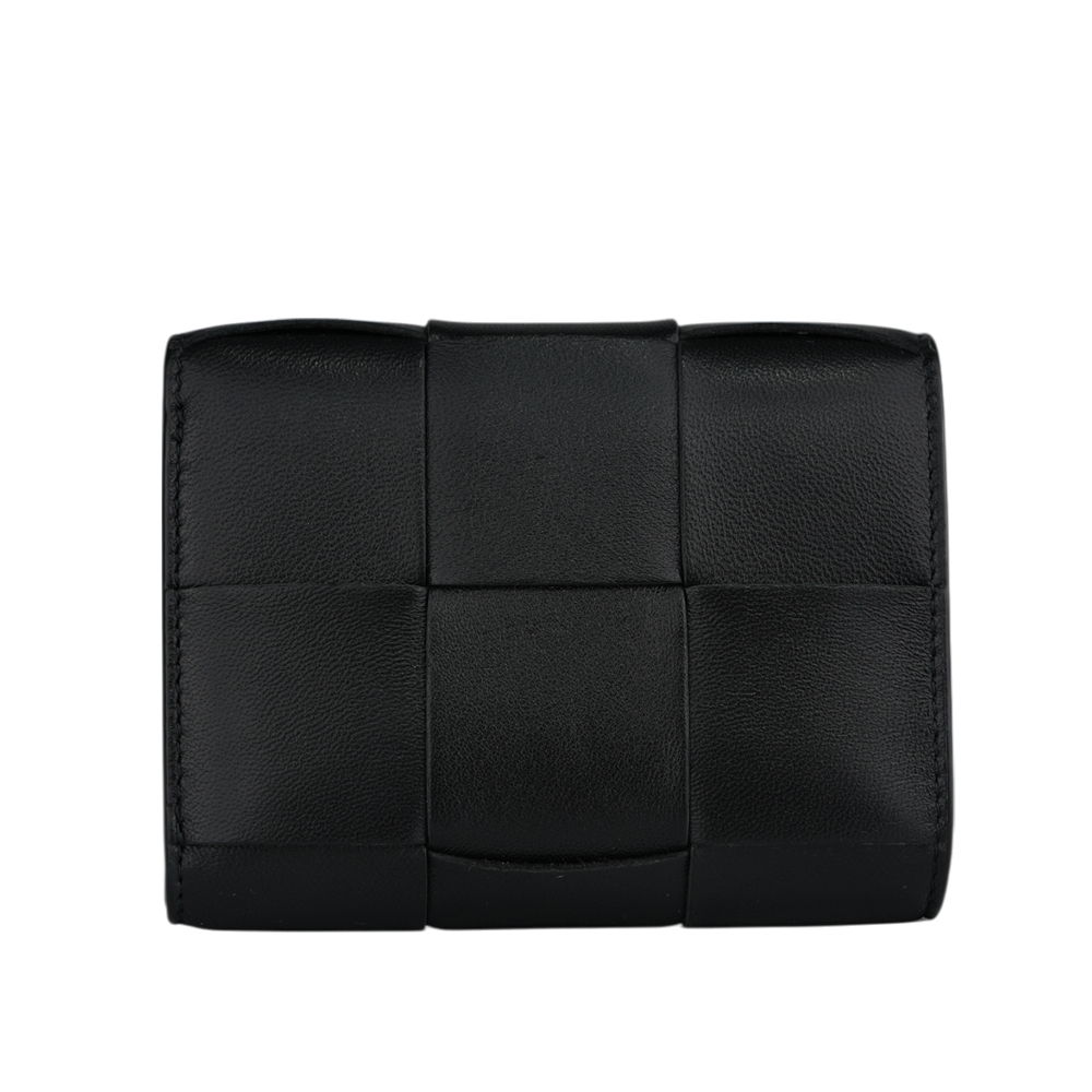 【BOTTEGA VENETA】Cassette 大格小羊皮編織三折短夾(黑色) 814686 VCQC1 8425