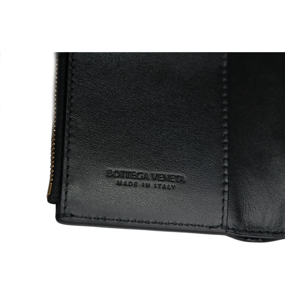 【BOTTEGA VENETA】Cassette 大格小羊皮編織三折短夾(黑色) 814686 VCQC1 8425
