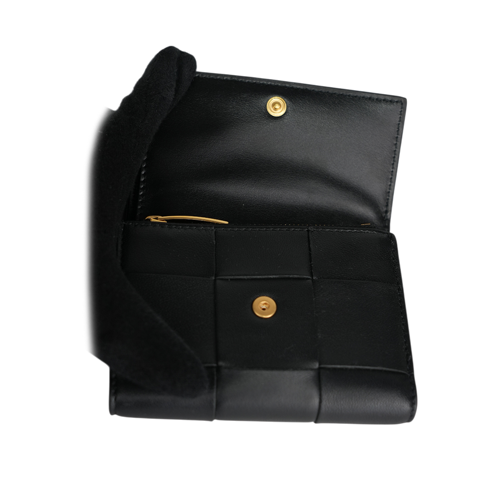 【BOTTEGA VENETA】Cassette 大格小羊皮編織三折短夾(黑色) 814686 VCQC1 8425