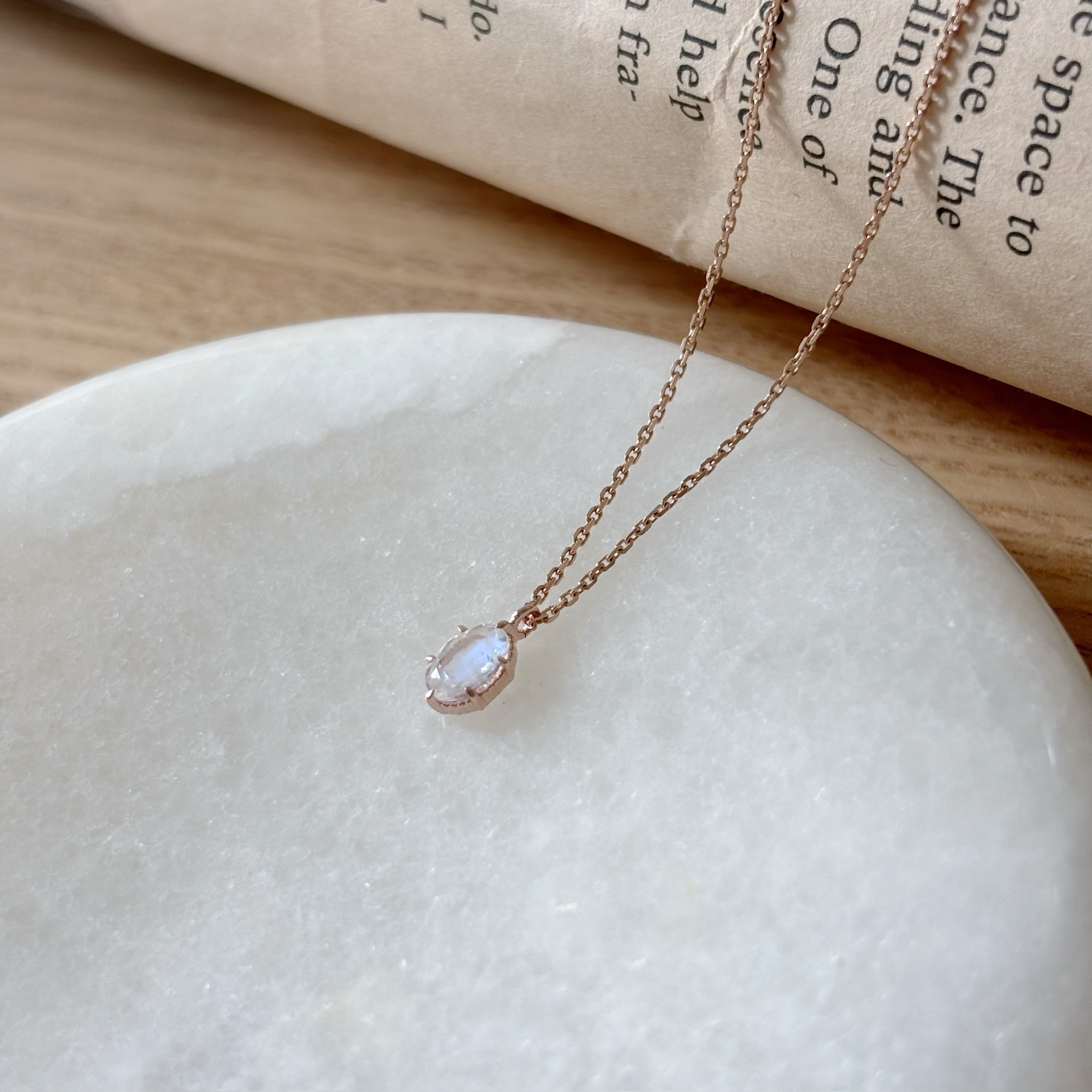 六爪小橢圓月光石項鍊