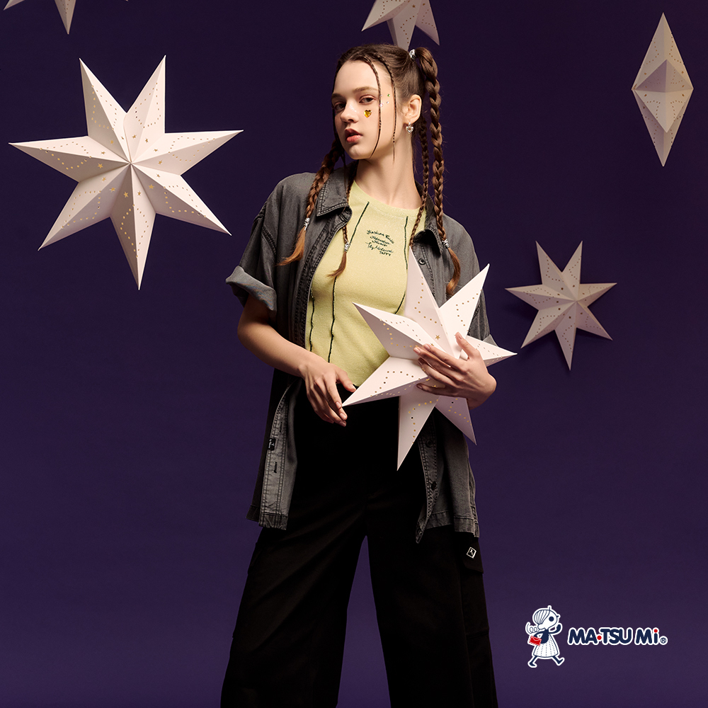 MA‧TSU Mi 金蔥電繡字母木耳邊明線設計短袖上衣(草綠.深灰)