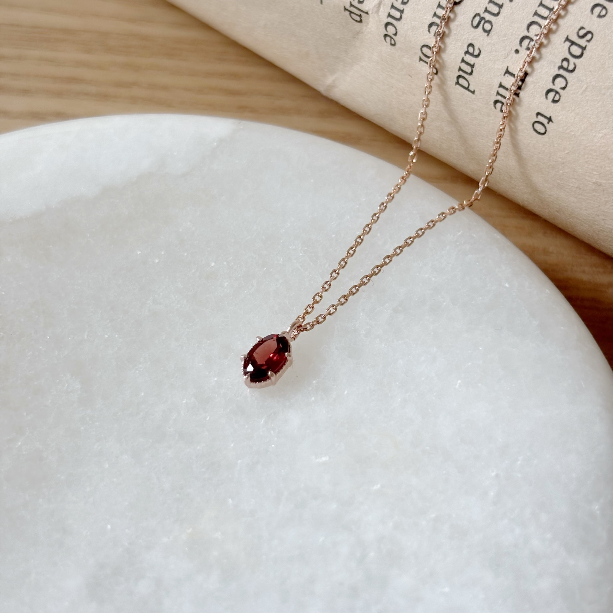 六爪小橢圓石榴石項鍊