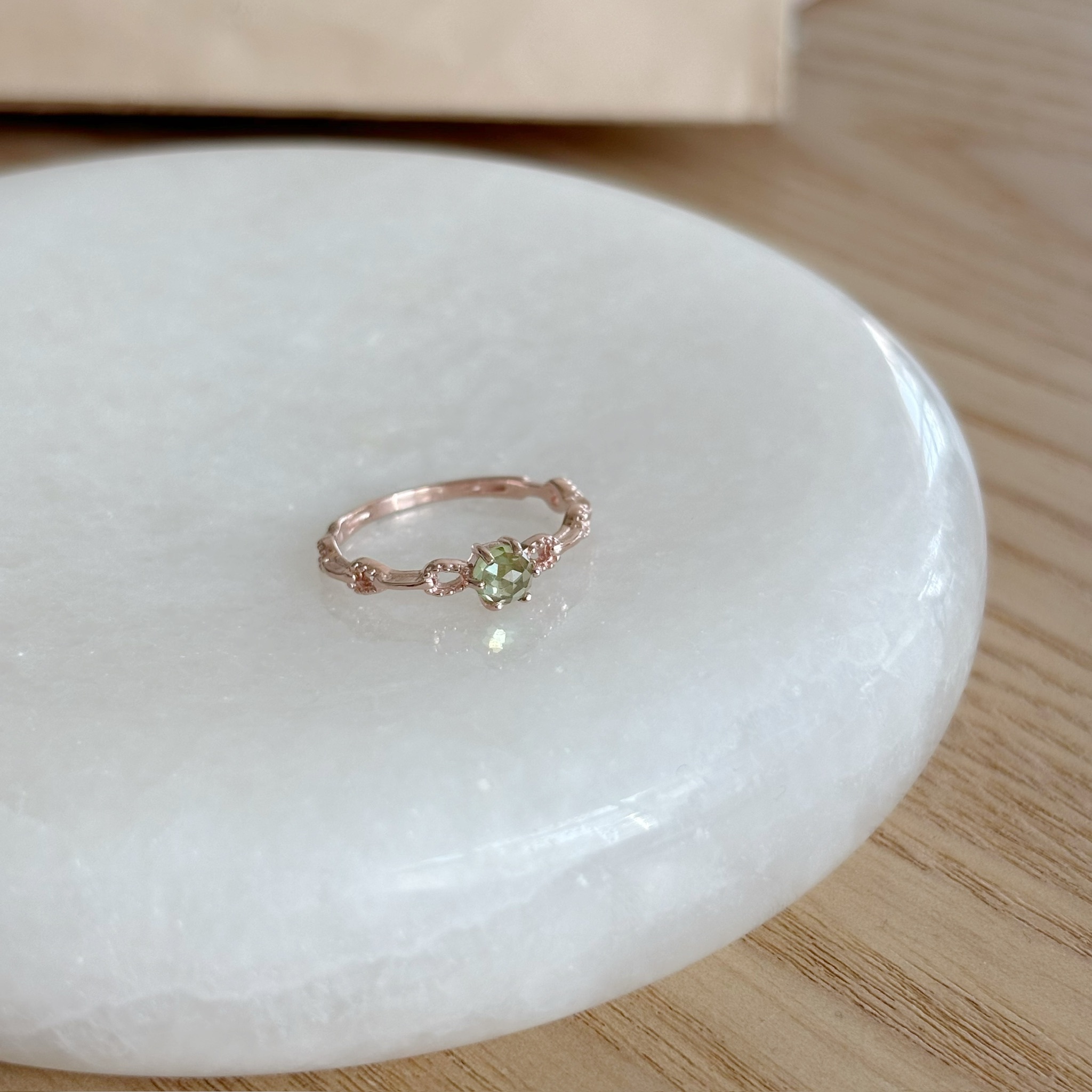 Rosette橄欖石戒指