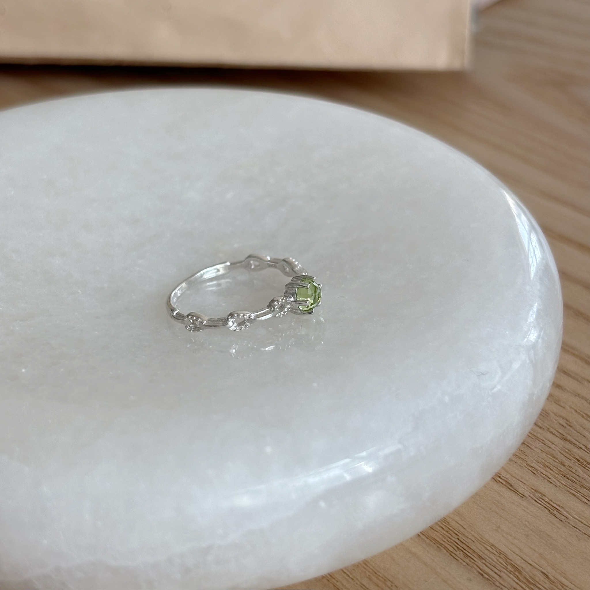 Rosette橄欖石戒指