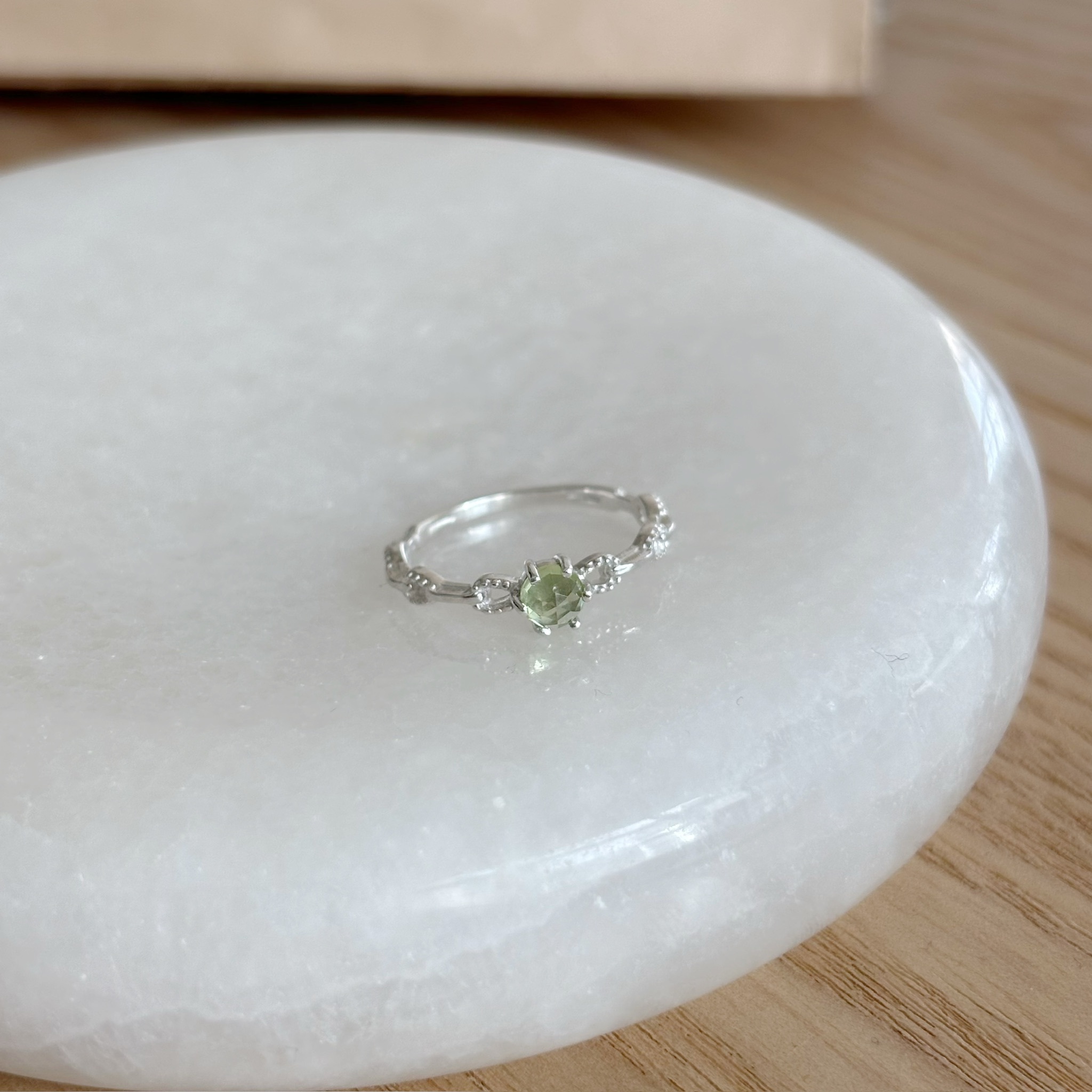 Rosette橄欖石戒指