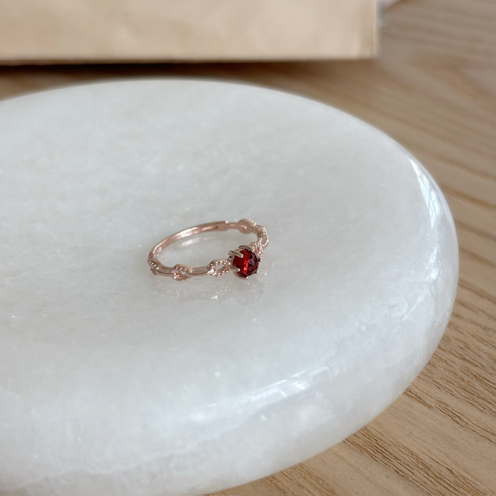 Rosette石榴石戒指