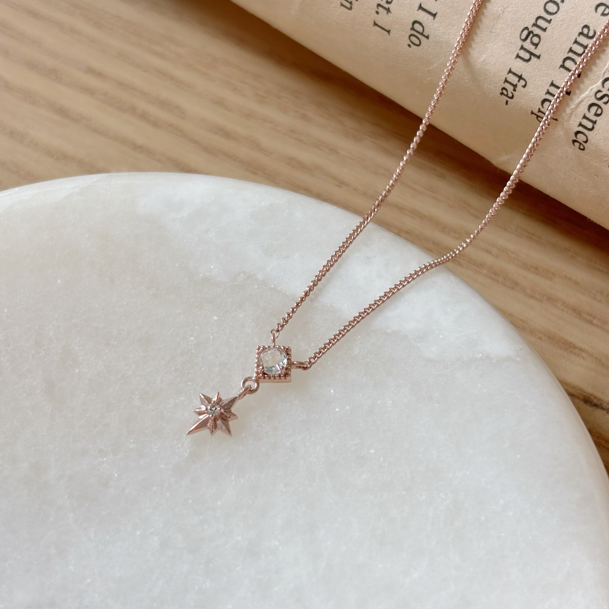 復古菱形垂星芒白托帕石項鍊