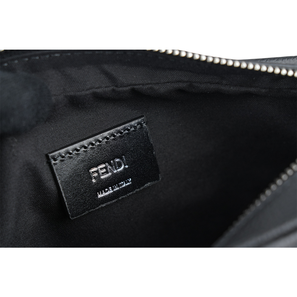 【FENDI】Roma 縫線標誌紋理皮革相機包/斜背包(黑色) 7M0286 AMAC F0GXN