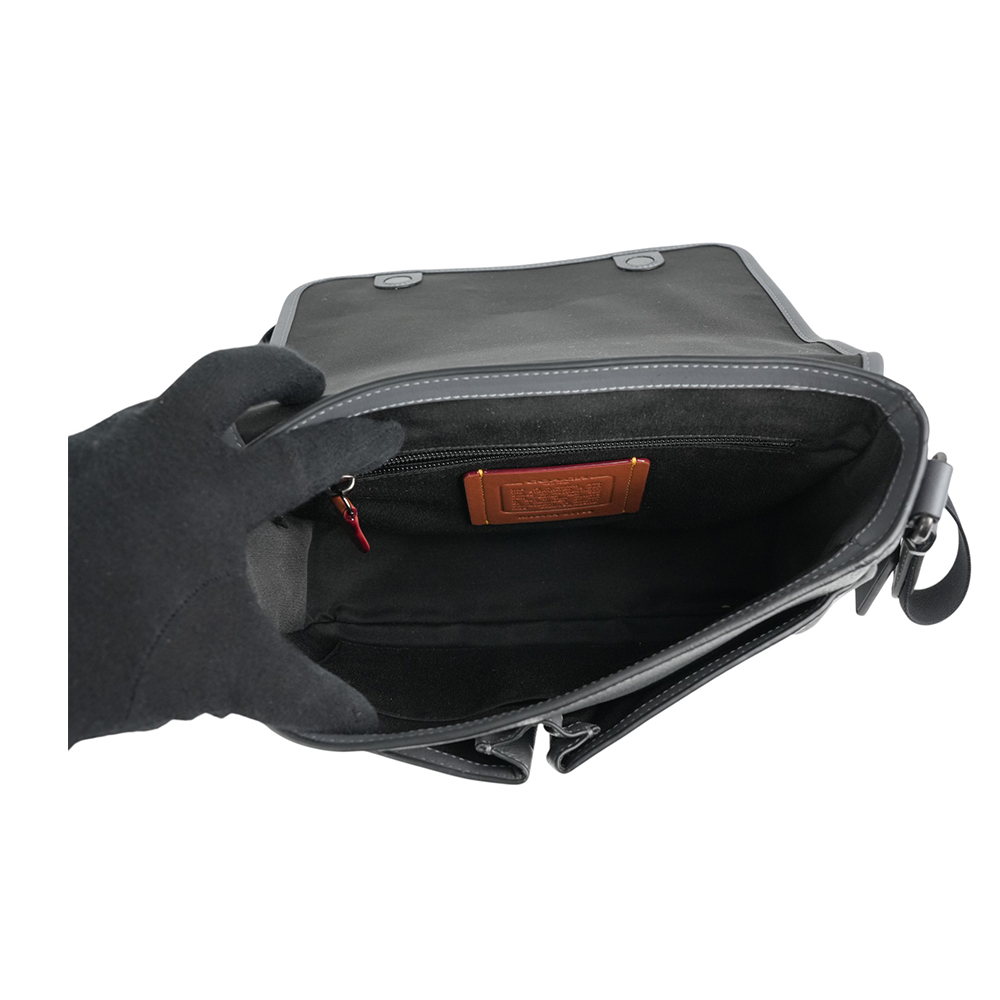 【COACH】Sprint Map 25 粒紋皮革翻蓋斜背包(石墨黑) CY798 QBGF