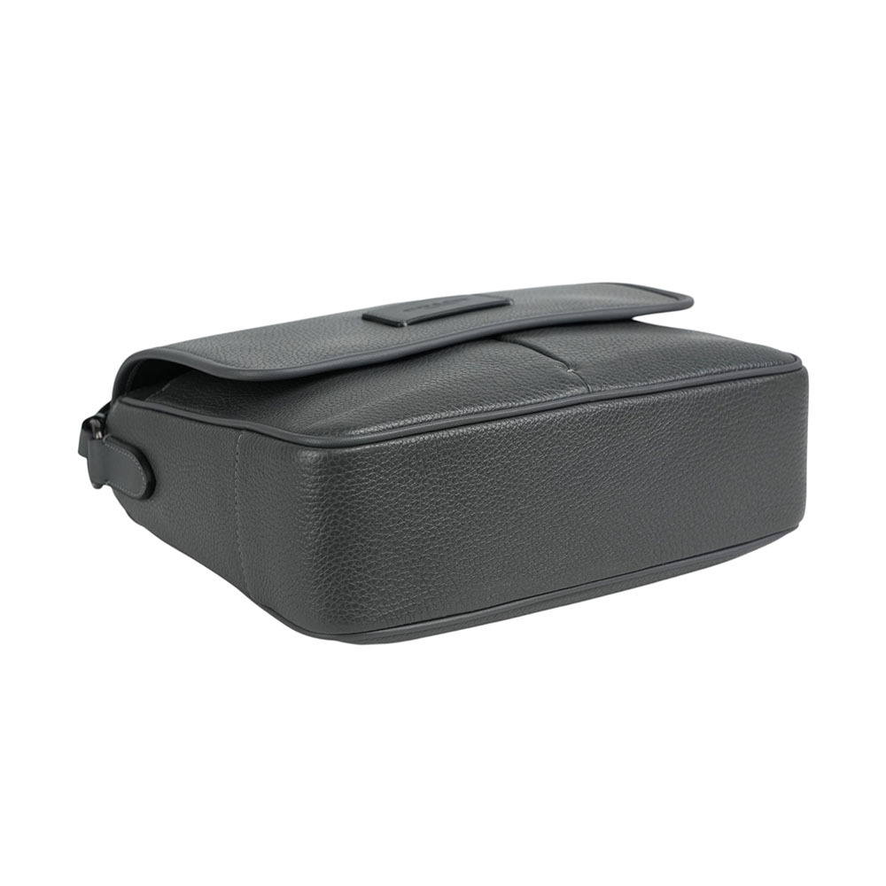 【COACH】Sprint Map 25 粒紋皮革翻蓋斜背包(石墨黑) CY798 QBGF