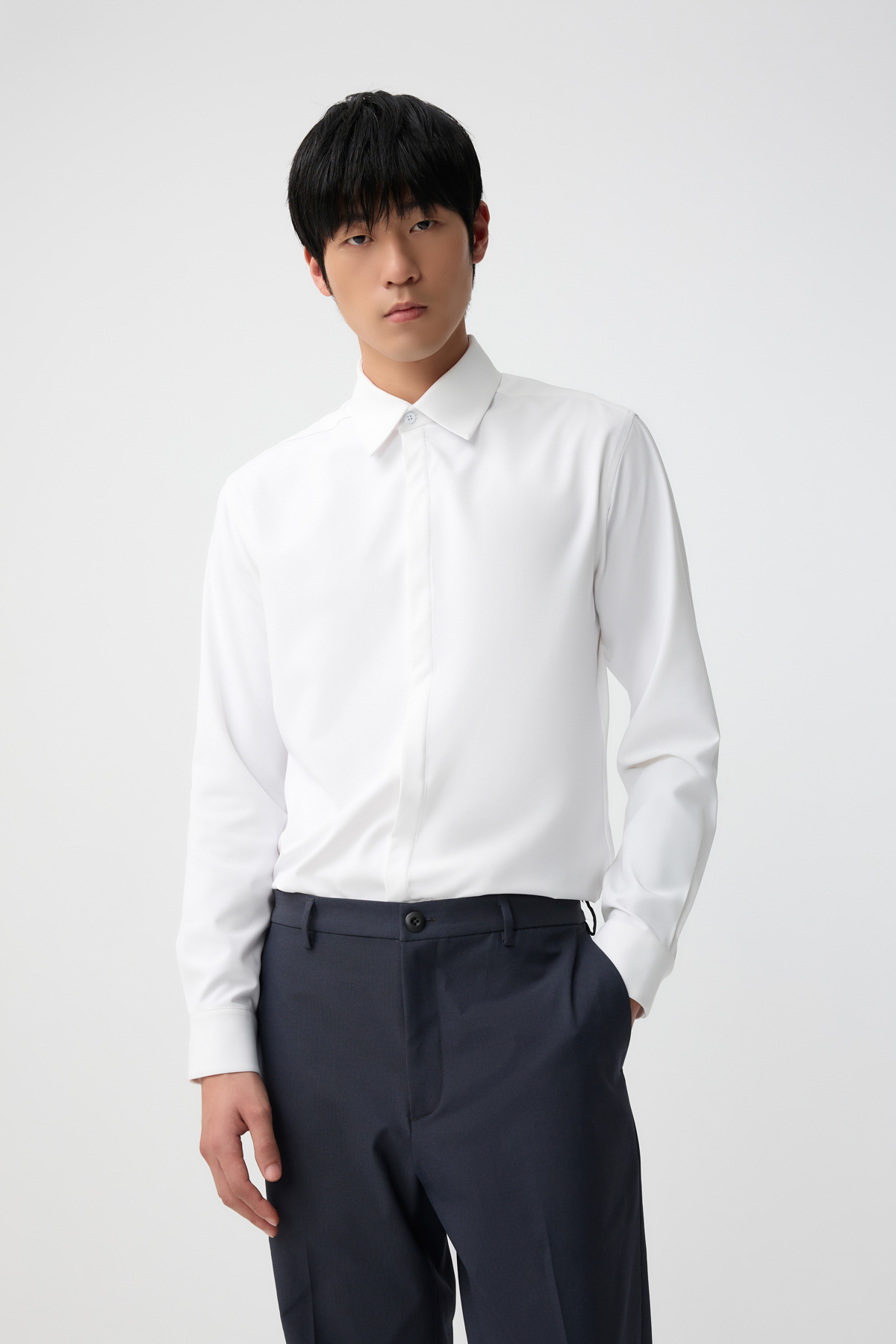 INFINITY 簡約長袖襯衫 SLIM 男（白色）