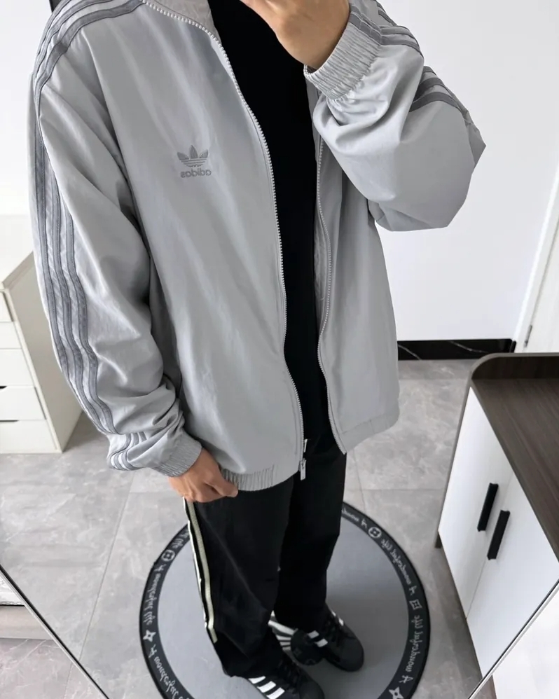 <國外限定> Adidas Originals 立領 三線 長袖 外套 奶灰 JD0436