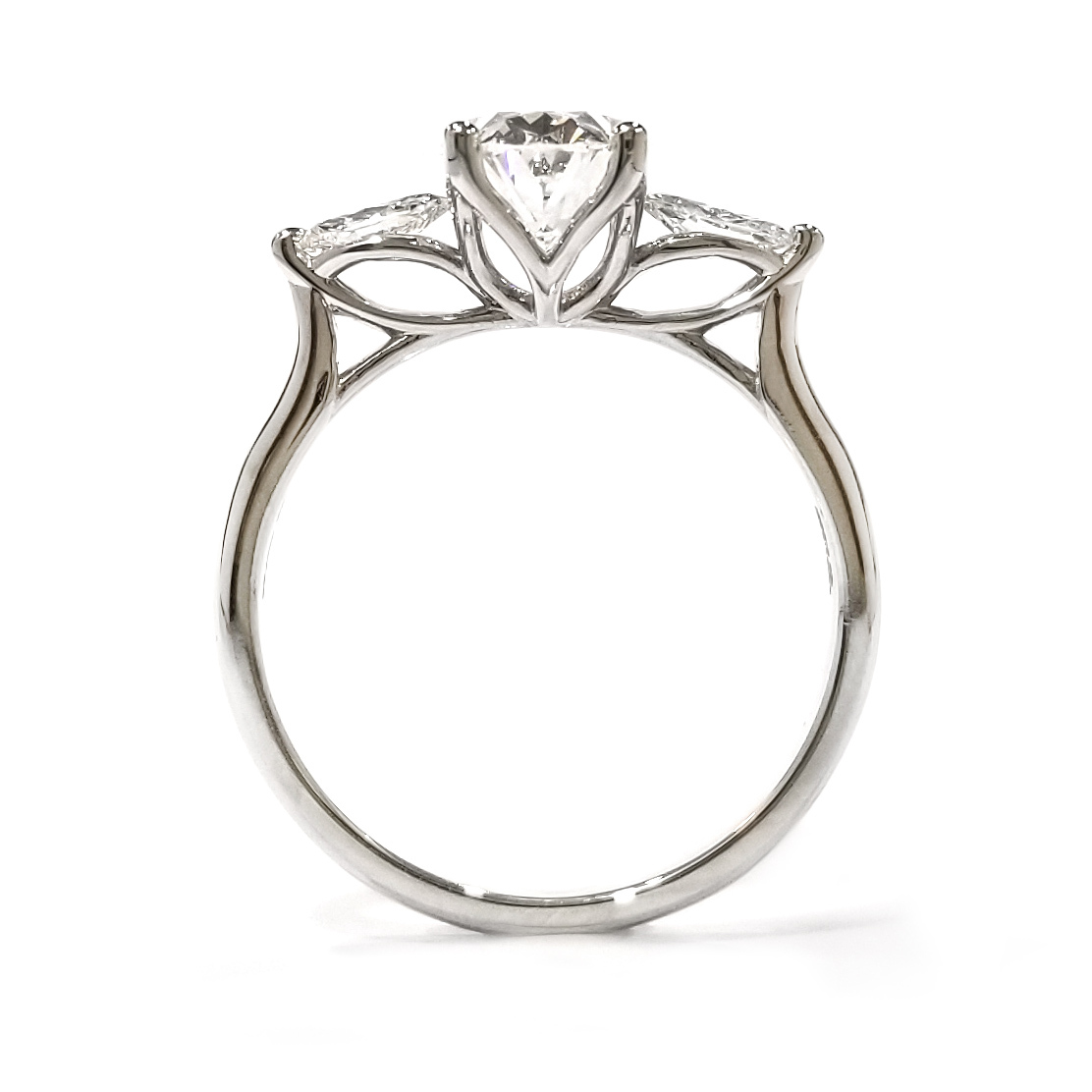 18K白金 實驗室橢圓形培育鑽石戒指