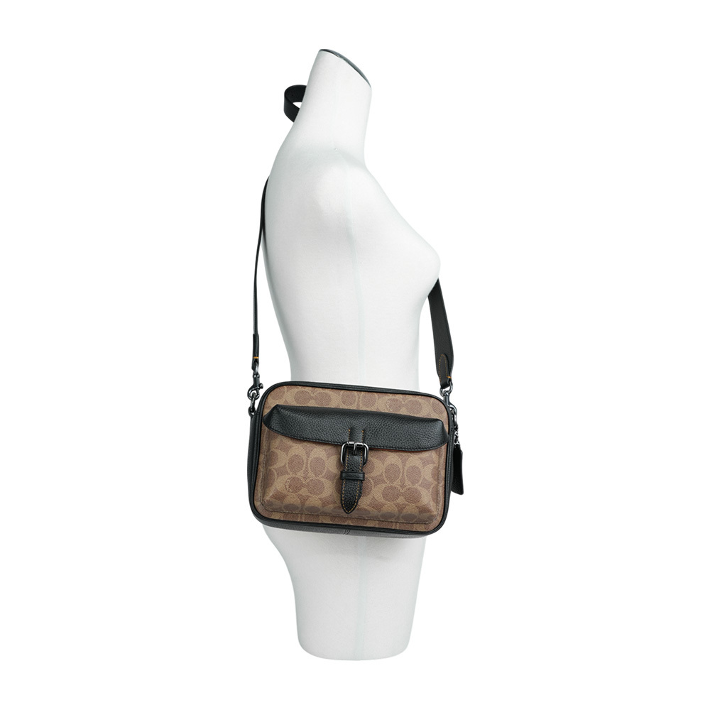 【COACH】Warner 塗層帆布及皮革拉鍊斜背包(棕褐色/黑色) CW217 QBNRX