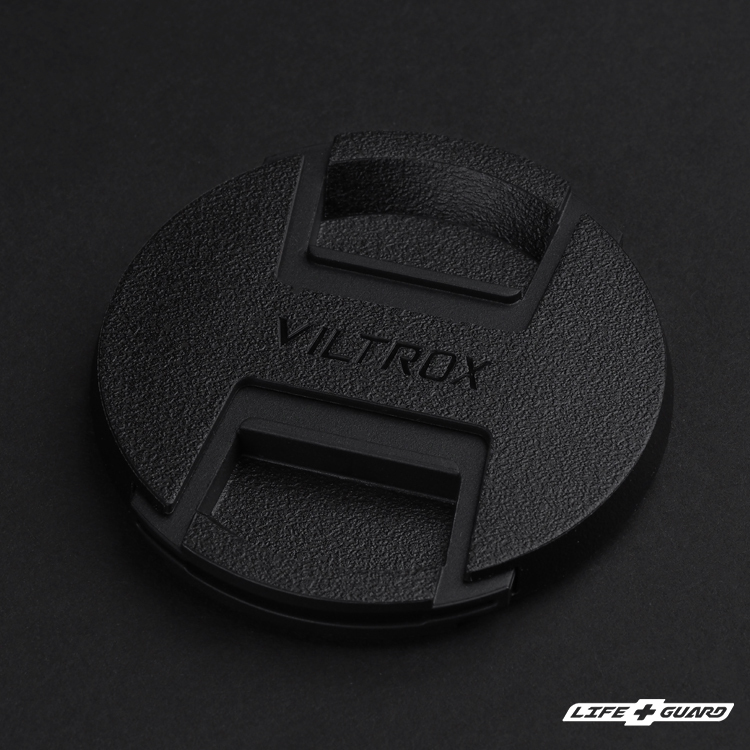 黑色砂紋貼膜質感特寫，LIFE+GUARD 設計風格