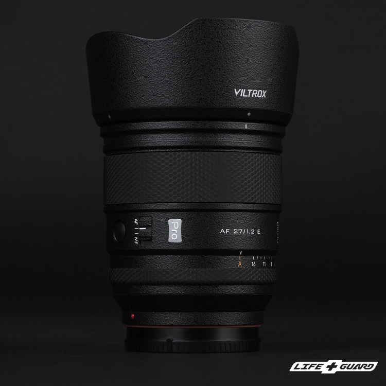 LIFE+GUARD 鏡頭貼膜安裝示意，適用 Viltrox AF 27mm F1.2 Pro